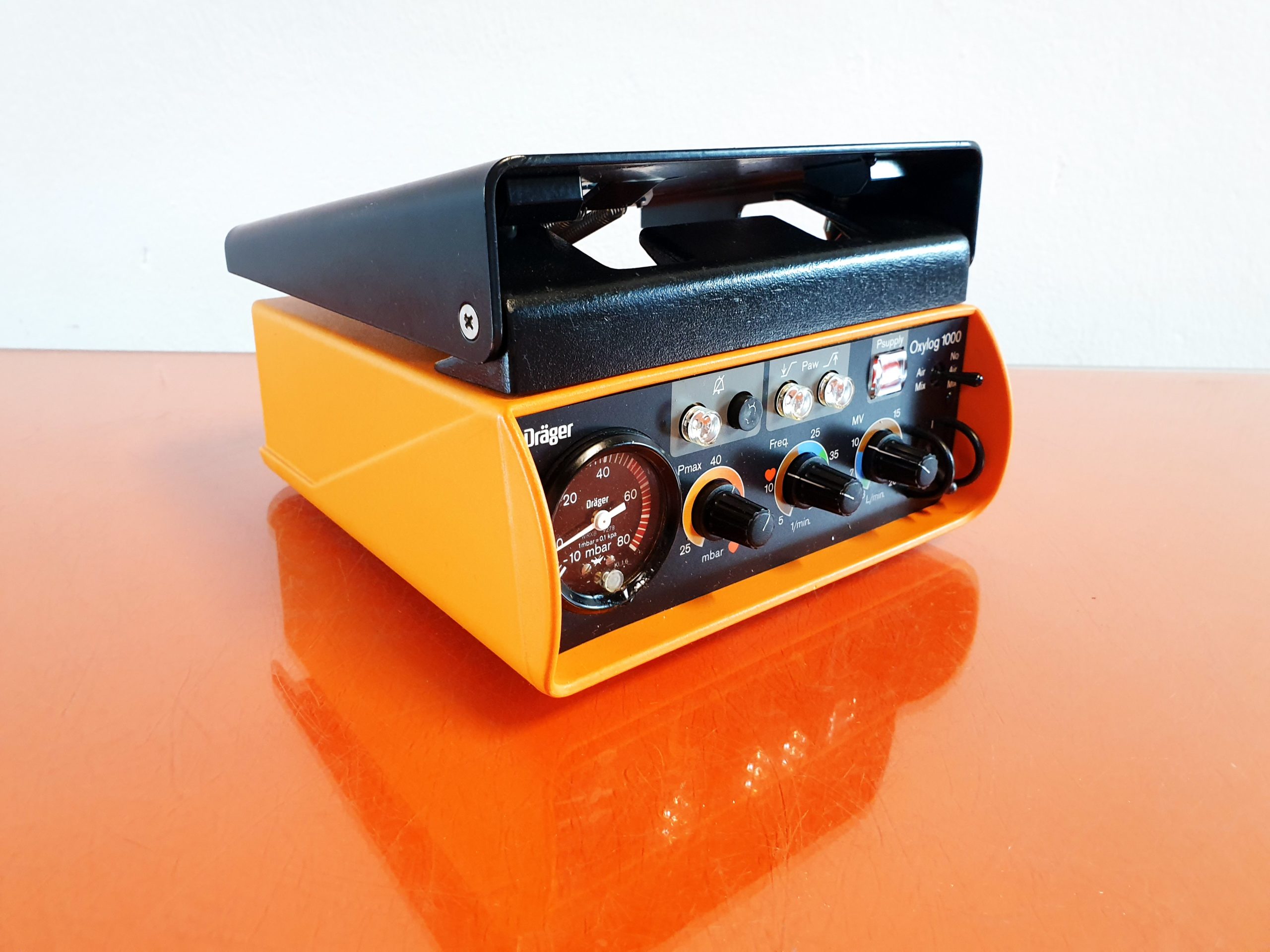 Dräger / Draeger Oxylog 1000 // Oxylog1000 Beatmungsgerät / Emergency Ventilator thumbnail 6