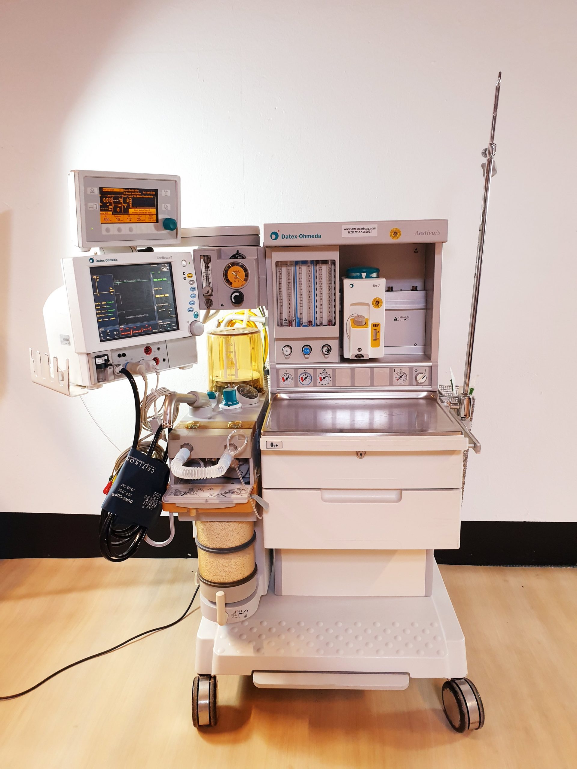 Datex Ohmeda Aestiva/5 / Aestiva 5 mit TEC7 Sevoflurane + Cardiocap 5 Anästhesiemonitor Gasmonitor — image 1 of 7