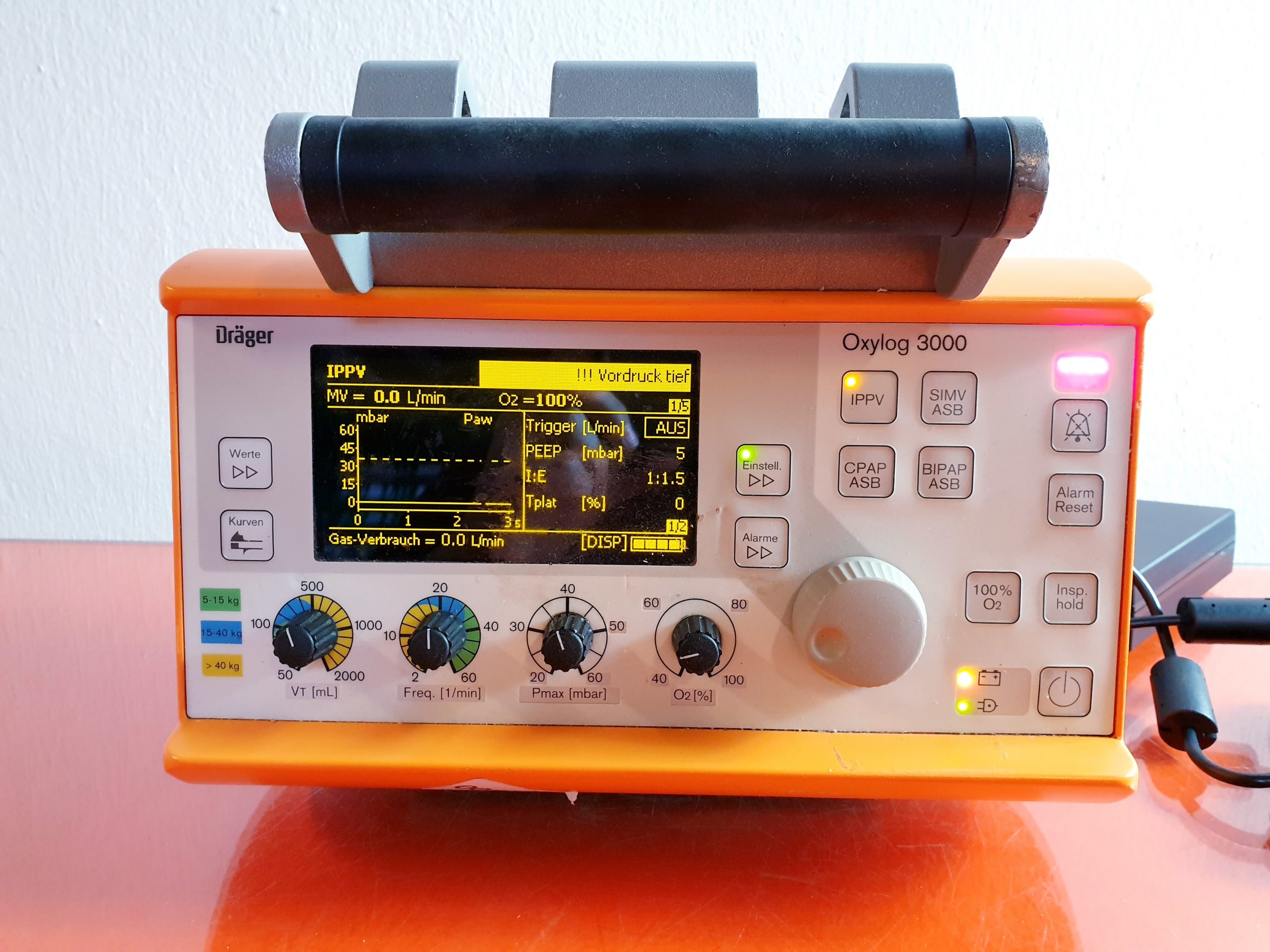 Dräger Oxylog 3000 Notfall Beatmungsgerät mit Netzteil – Gepüft thumbnail 2