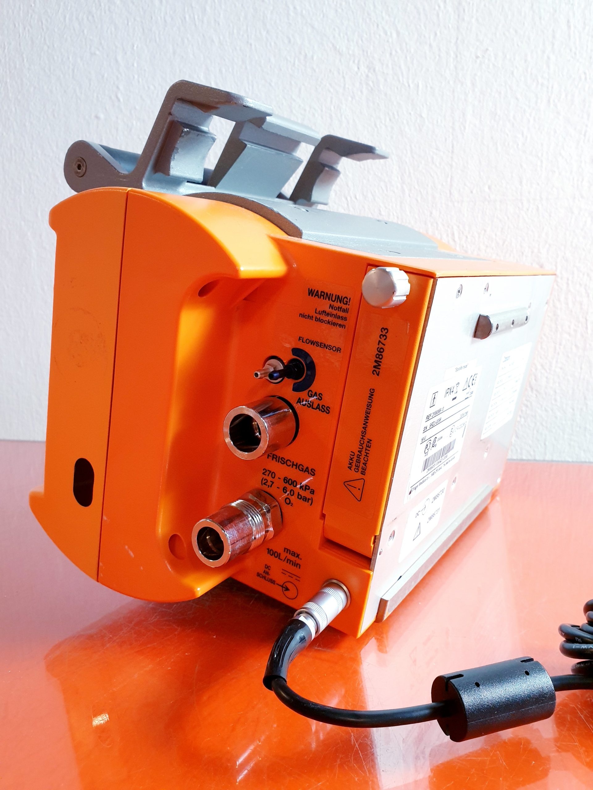 Dräger Oxylog 3000 Notfall Beatmungsgerät mit Netzteil – Gepüft thumbnail 4