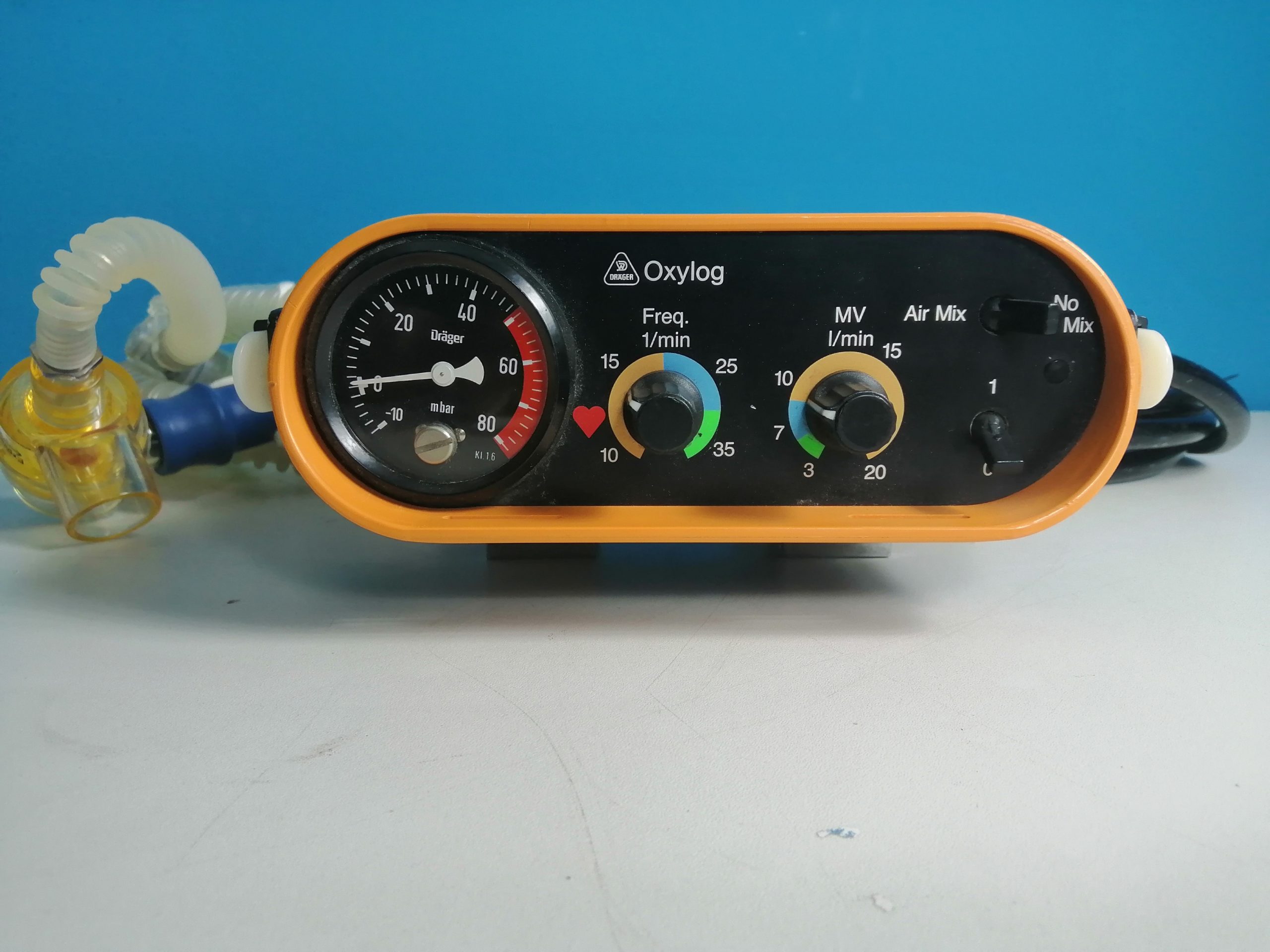 Dräger Oxylog Beatmungsgerät, NotfallBeatmungsgerät — — image 1 of 5