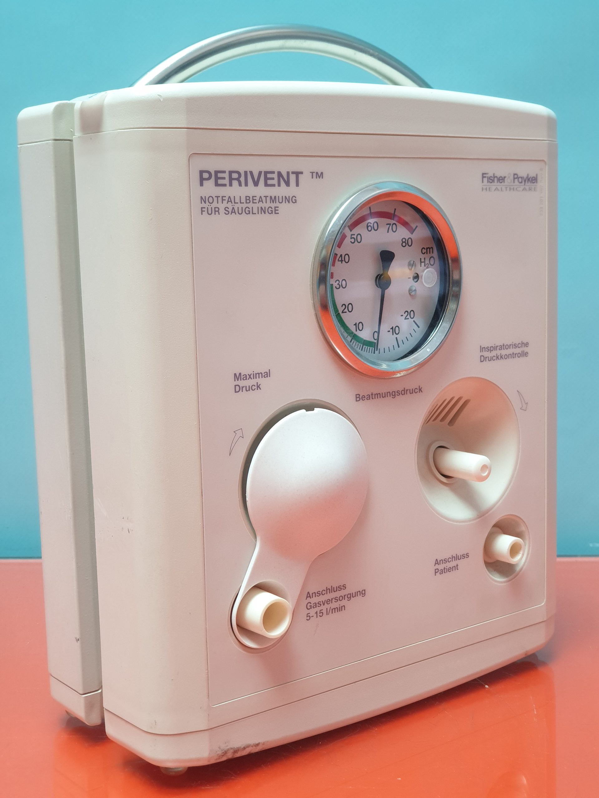 Fischer & Paylek Perivent RD9 AGU 00 Notfallbeatmungsgerät / Transport / für Säuglinge / CPAP — image 1 of 3