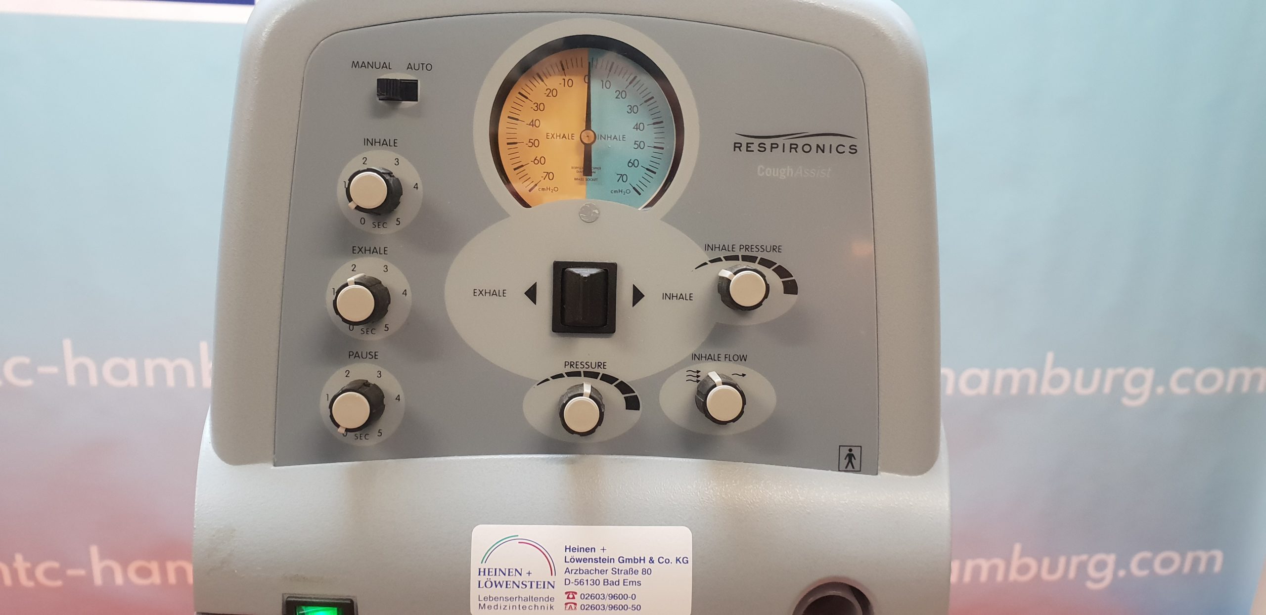 Cough Assist CA-3200 Respironics Insufflator auf fahrbarem Gestell // Rollbar — image 1 of 2