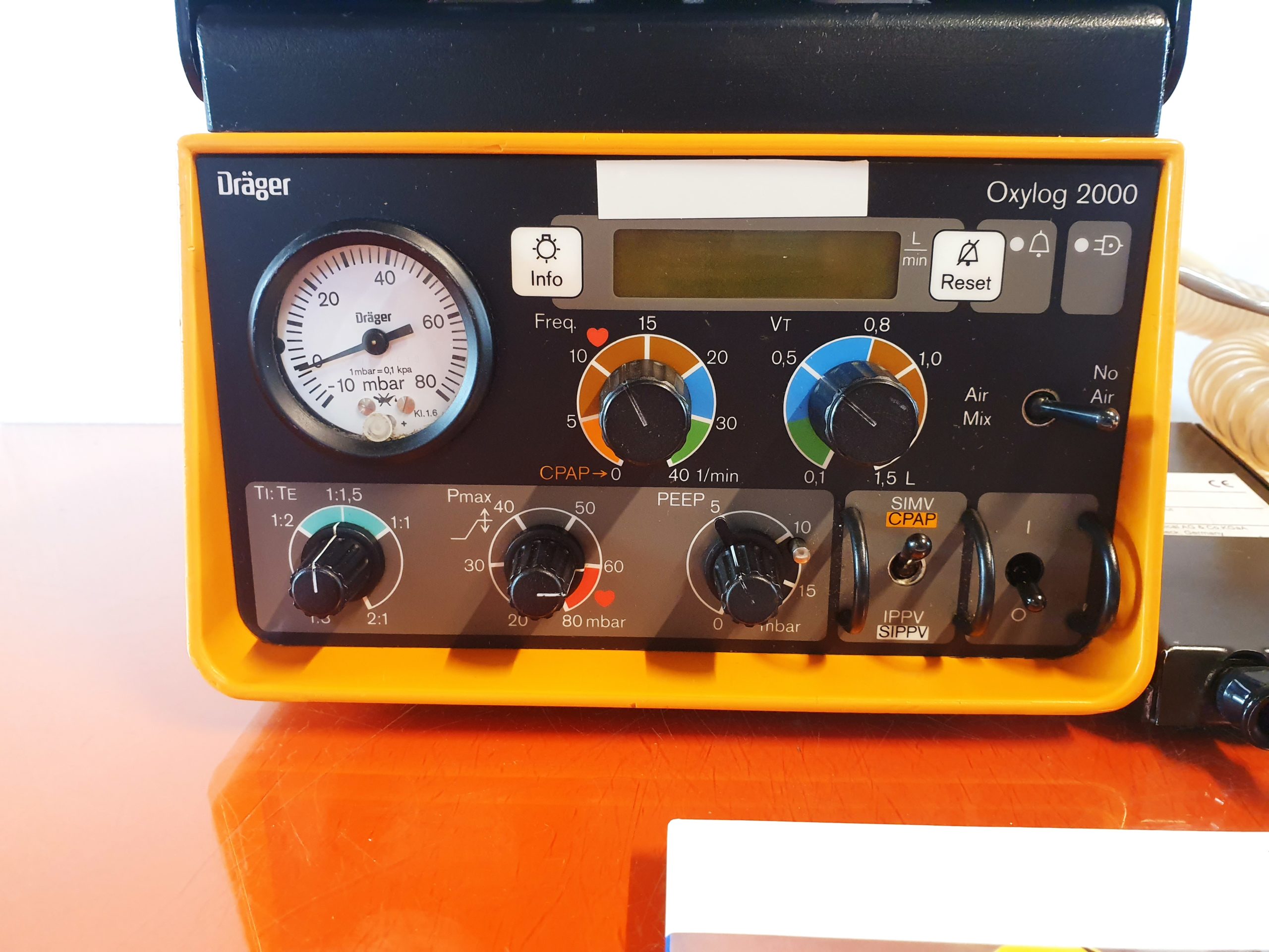 Dräger / Draeger Oxylog 2000 Beatmungsgerät / Emergency Ventilator thumbnail 2