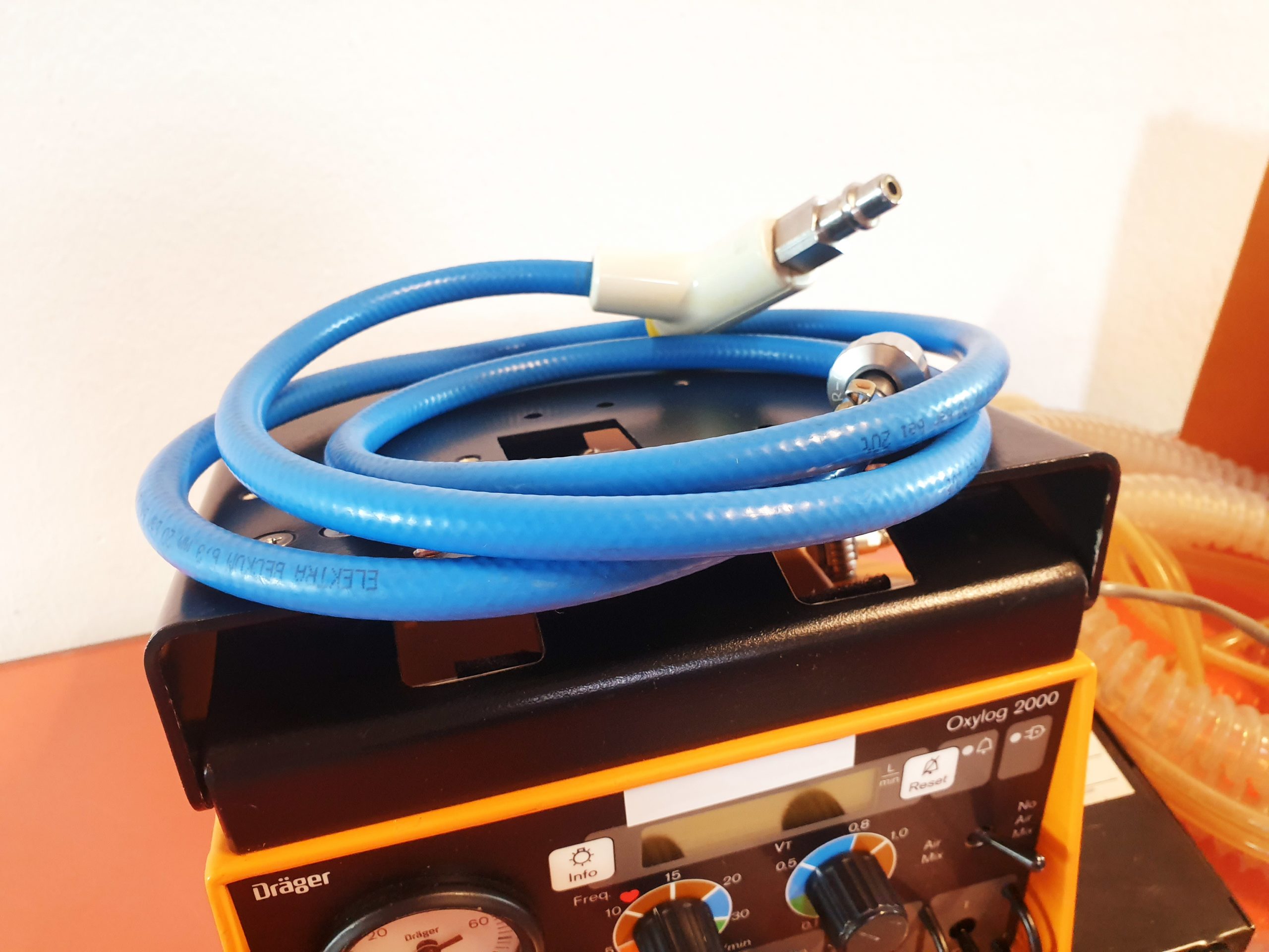 Dräger / Draeger Oxylog 2000 Beatmungsgerät / Emergency Ventilator thumbnail 3