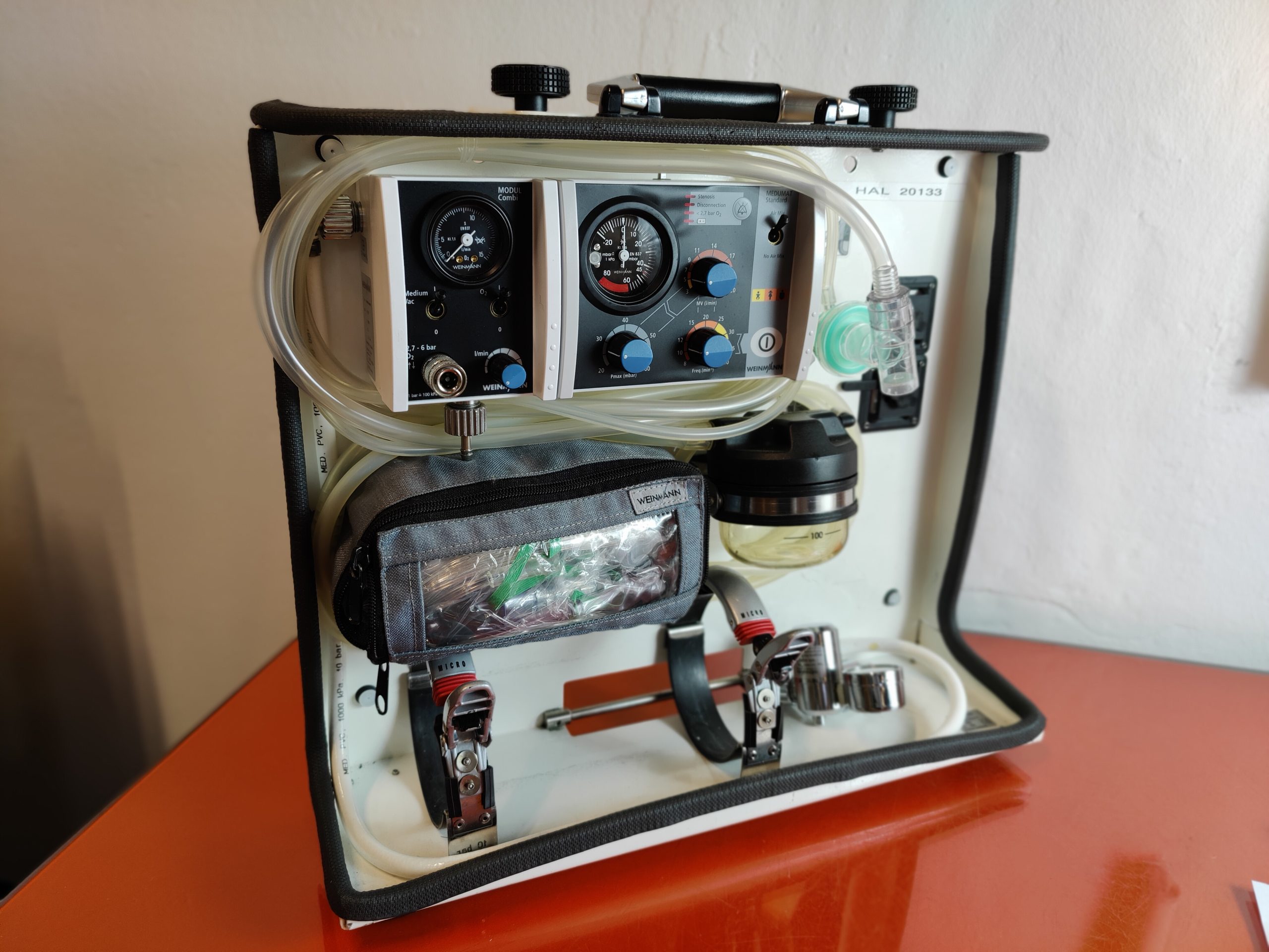 Weinmann Medumat Standard & Modul Oxygen Combi Modul Beatmungsgerät Notfallbeatmungsgerät thumbnail 5