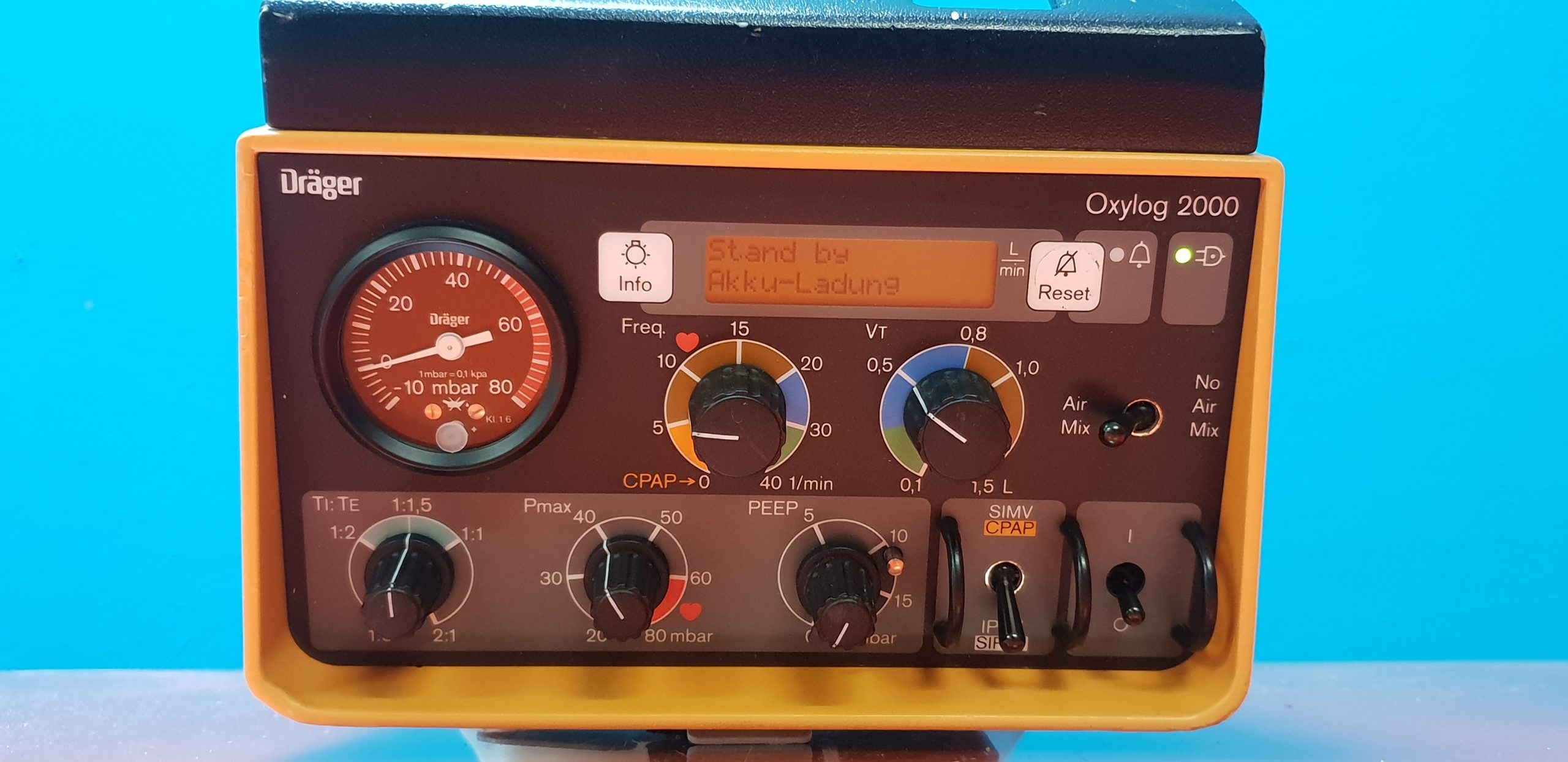 Dräger / Draeger Oxylog 2000 Beatmungsgerät / Emergency Ventilator thumbnail 2