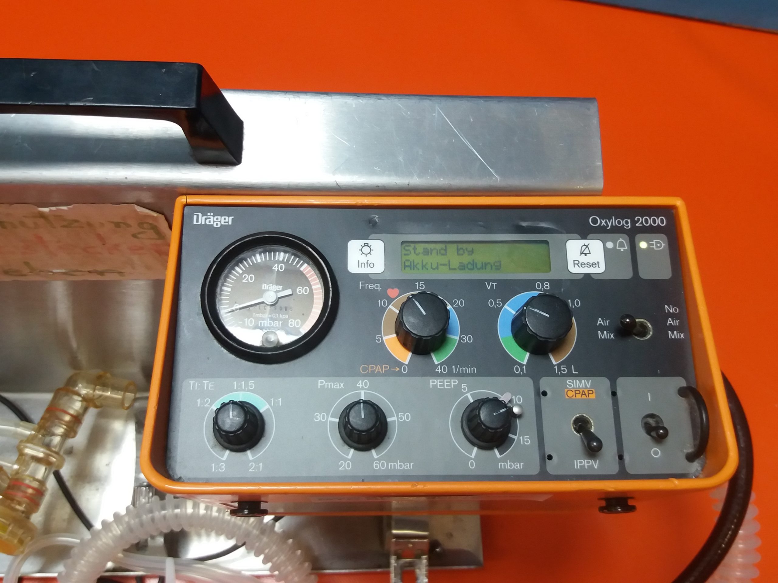 Dräger // Draeger Oxylog 2000 Beatmungsgerät / Emergency Ventilator — image 1 of 5