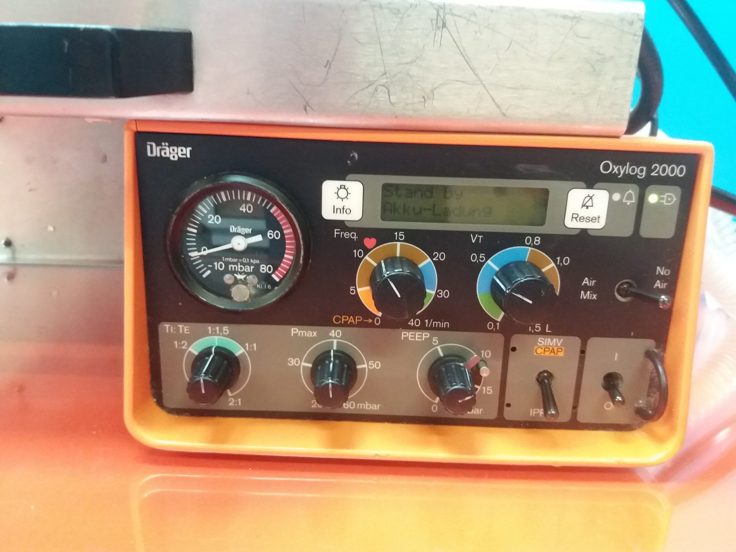 Dräger // Draeger Oxylog 2000 Beatmungsgerät / Emergency Ventilator thumbnail 2