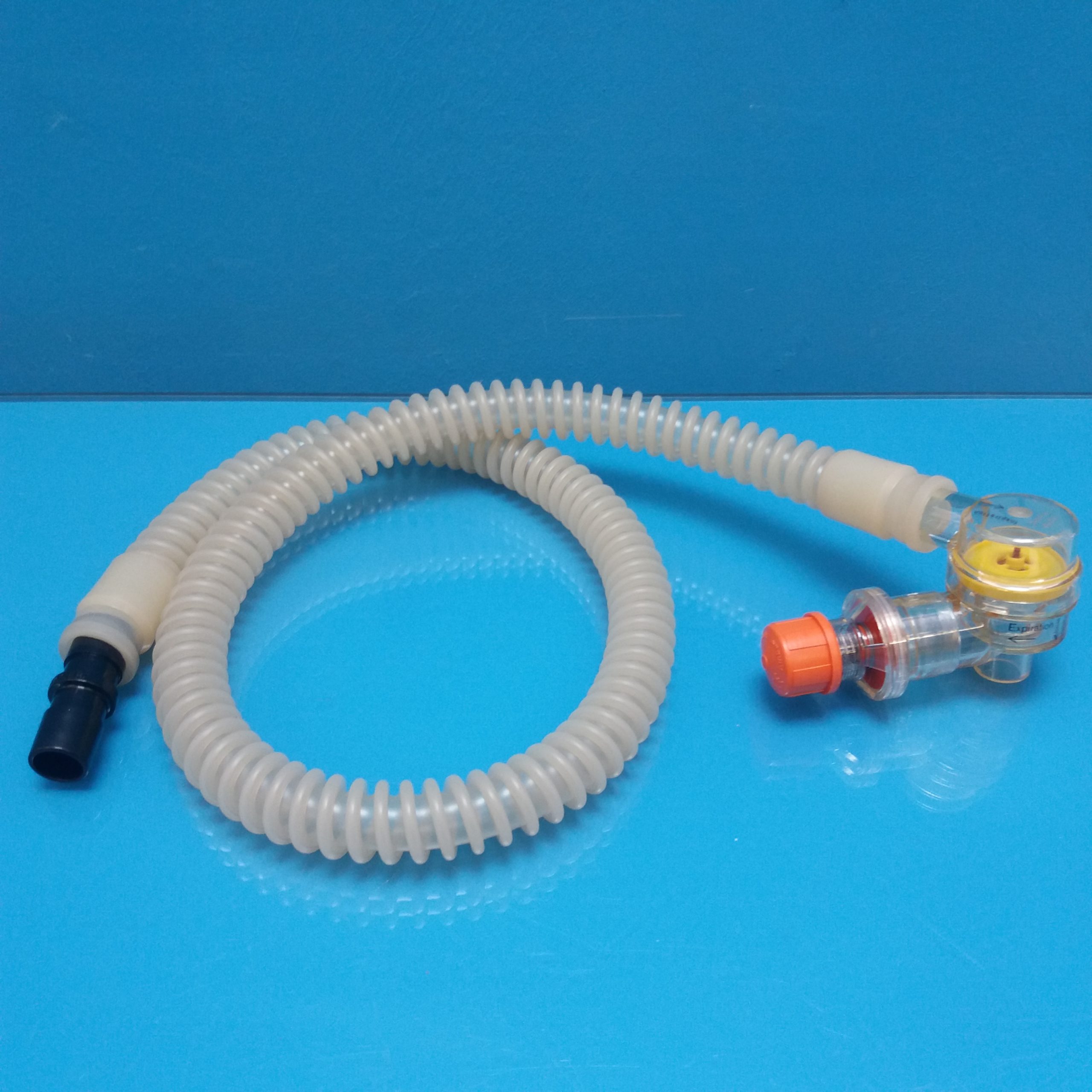 Dräger Silikonschlauch mit 2M86786 ventil für Oxylog Notfallbeatmungsgerät — image 1 of 4