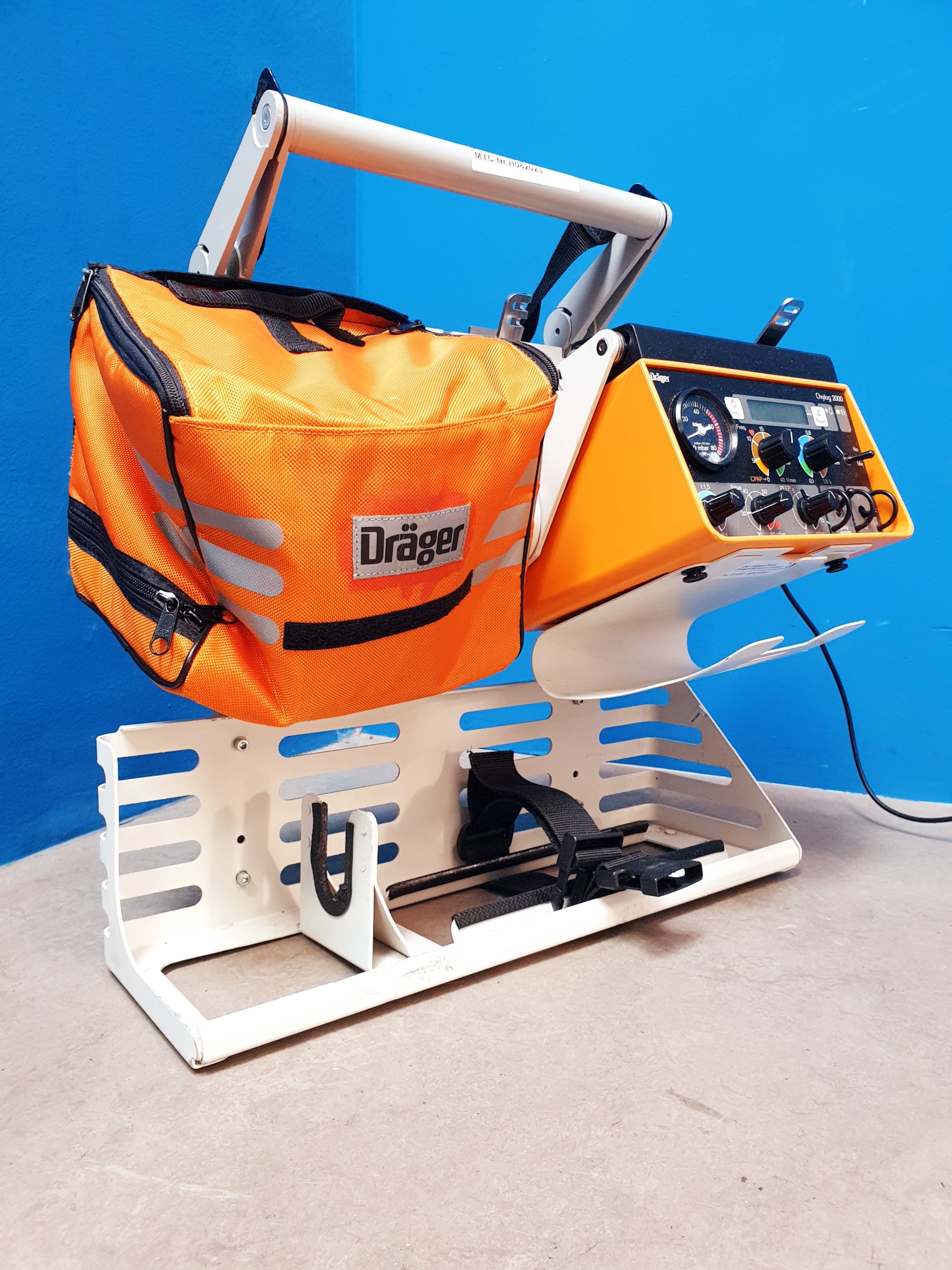 Dräger // Draeger Oxylog 2000 S:W 3.10 Beatmungsgerät / Emergency Ventilator mit Zubehör thumbnail 2