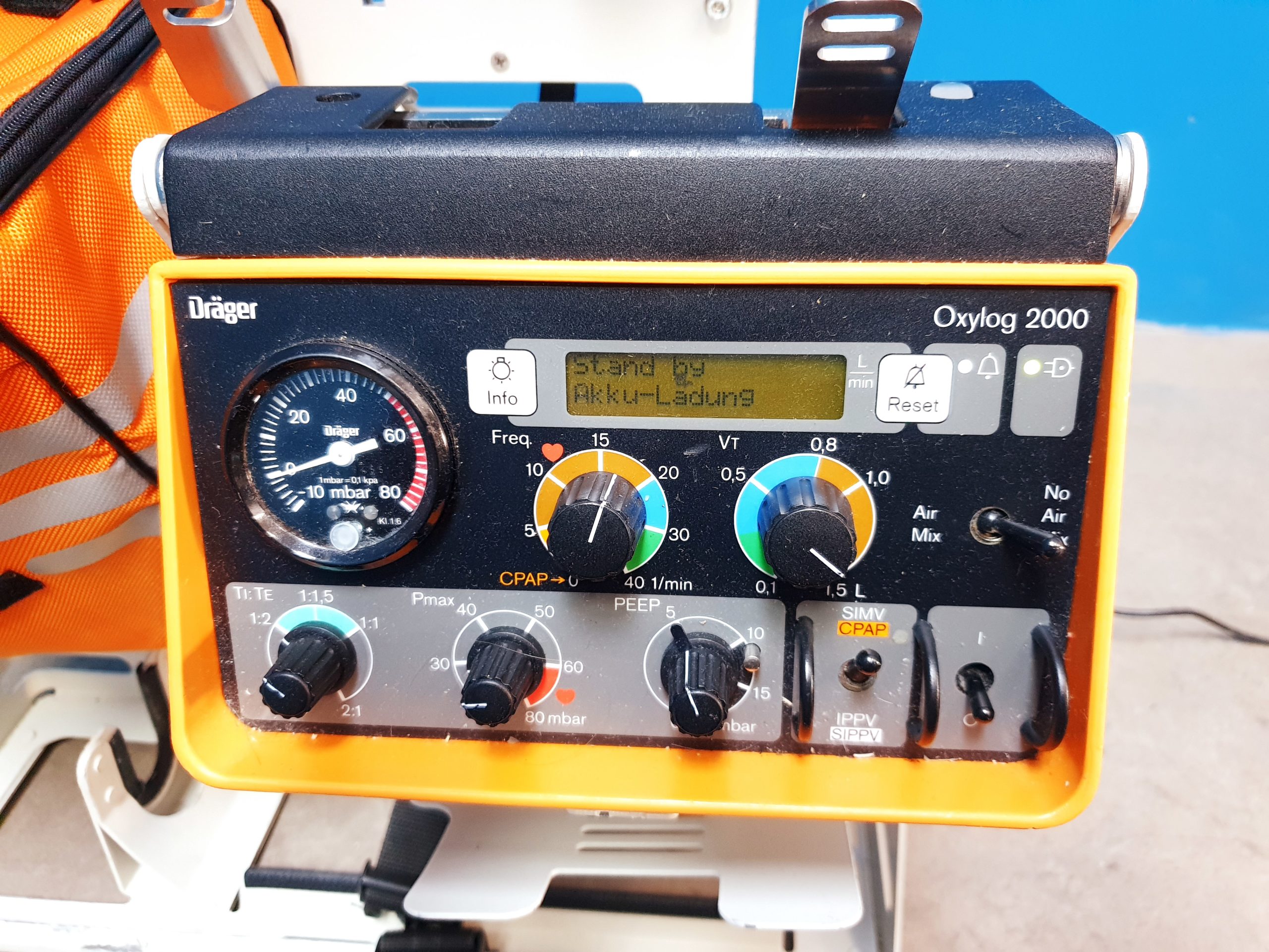 Dräger // Draeger Oxylog 2000 S:W 3.10 Beatmungsgerät / Emergency Ventilator mit Zubehör thumbnail 4