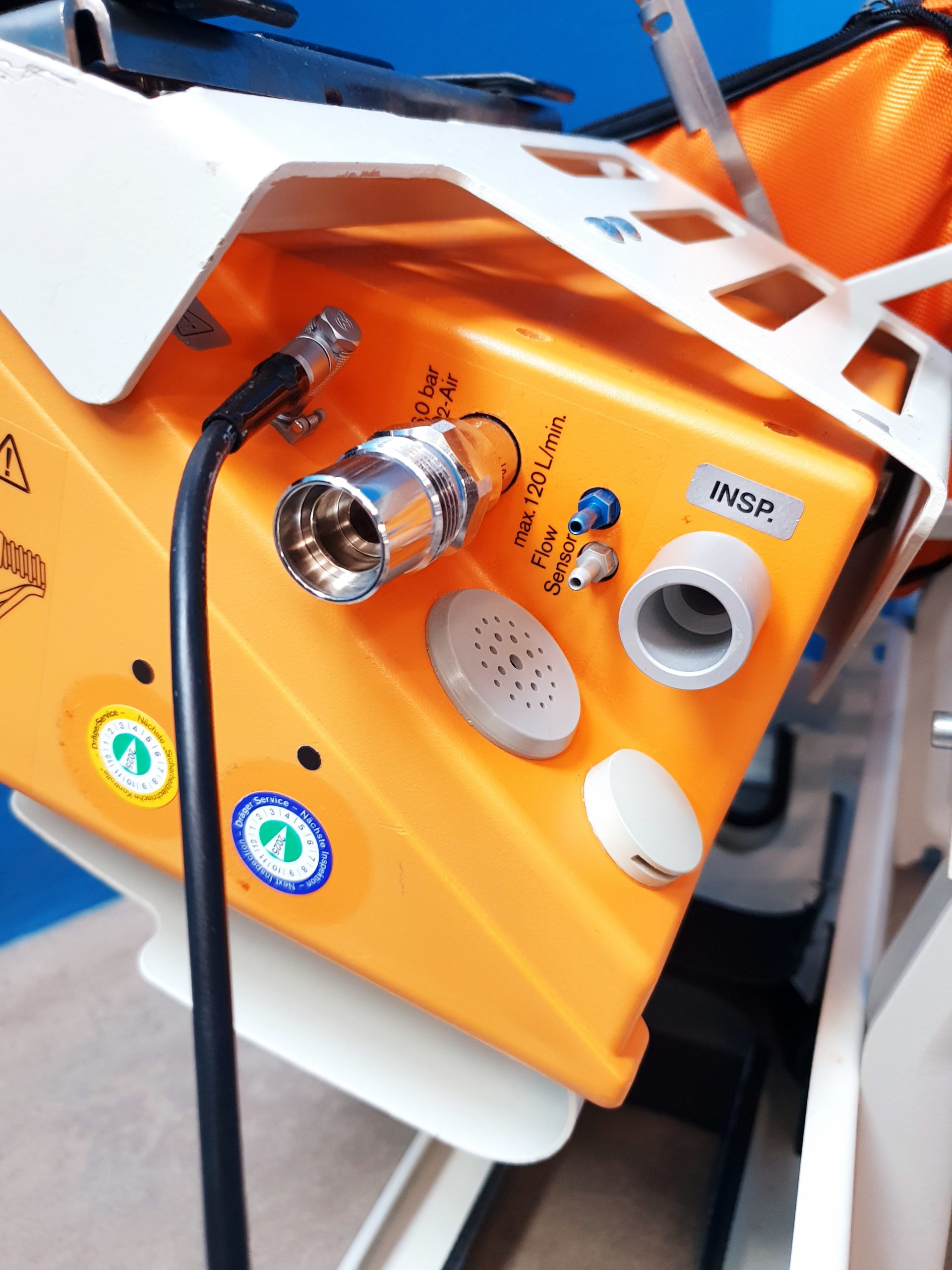 Dräger // Draeger Oxylog 2000 S:W 3.10 Beatmungsgerät / Emergency Ventilator mit Zubehör thumbnail 6