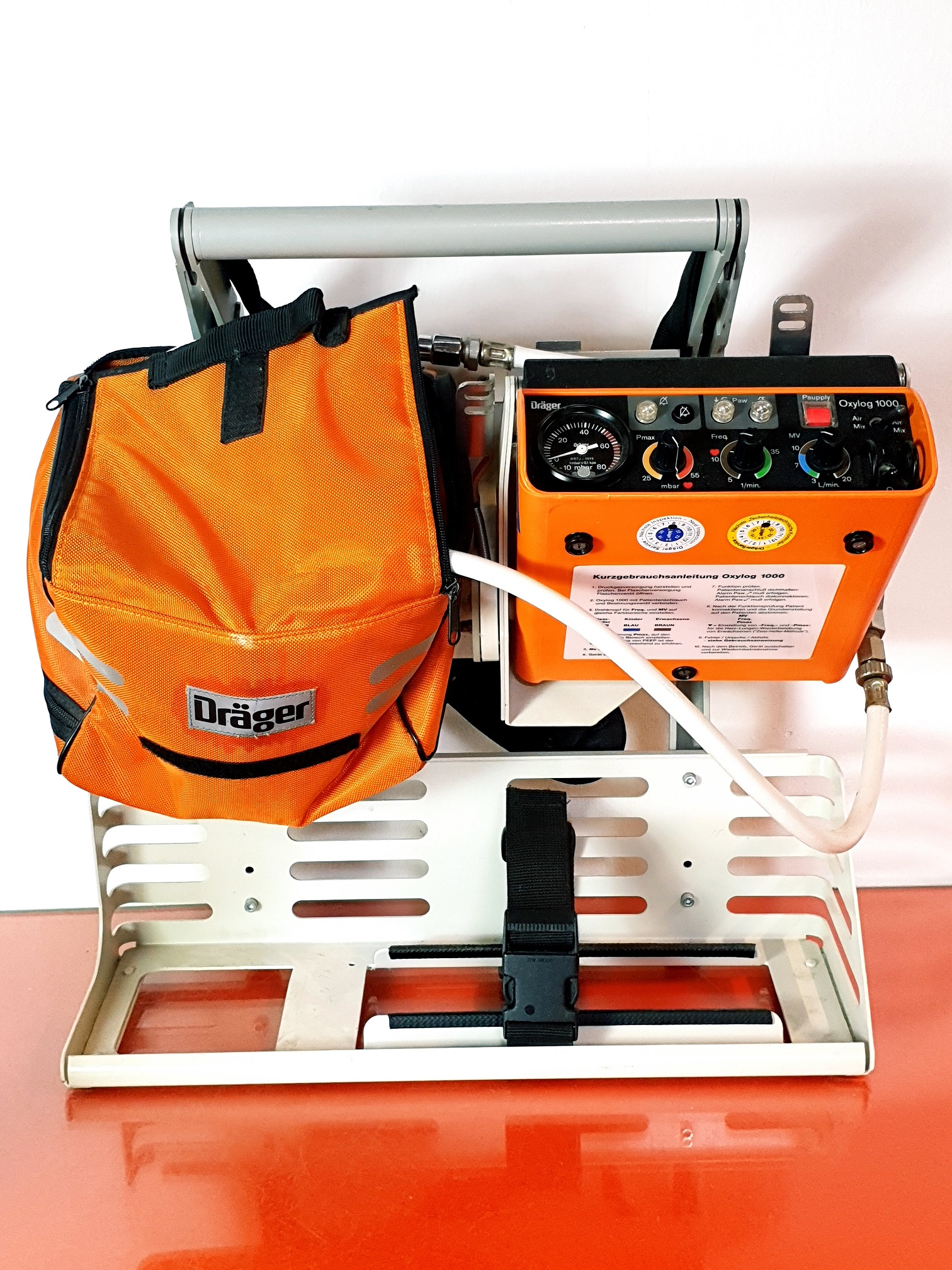 Dräger Oxylog 1000 Notfallbeatmungsgerät, zeitgesteuert, volumenkonstant — image 1 of 5