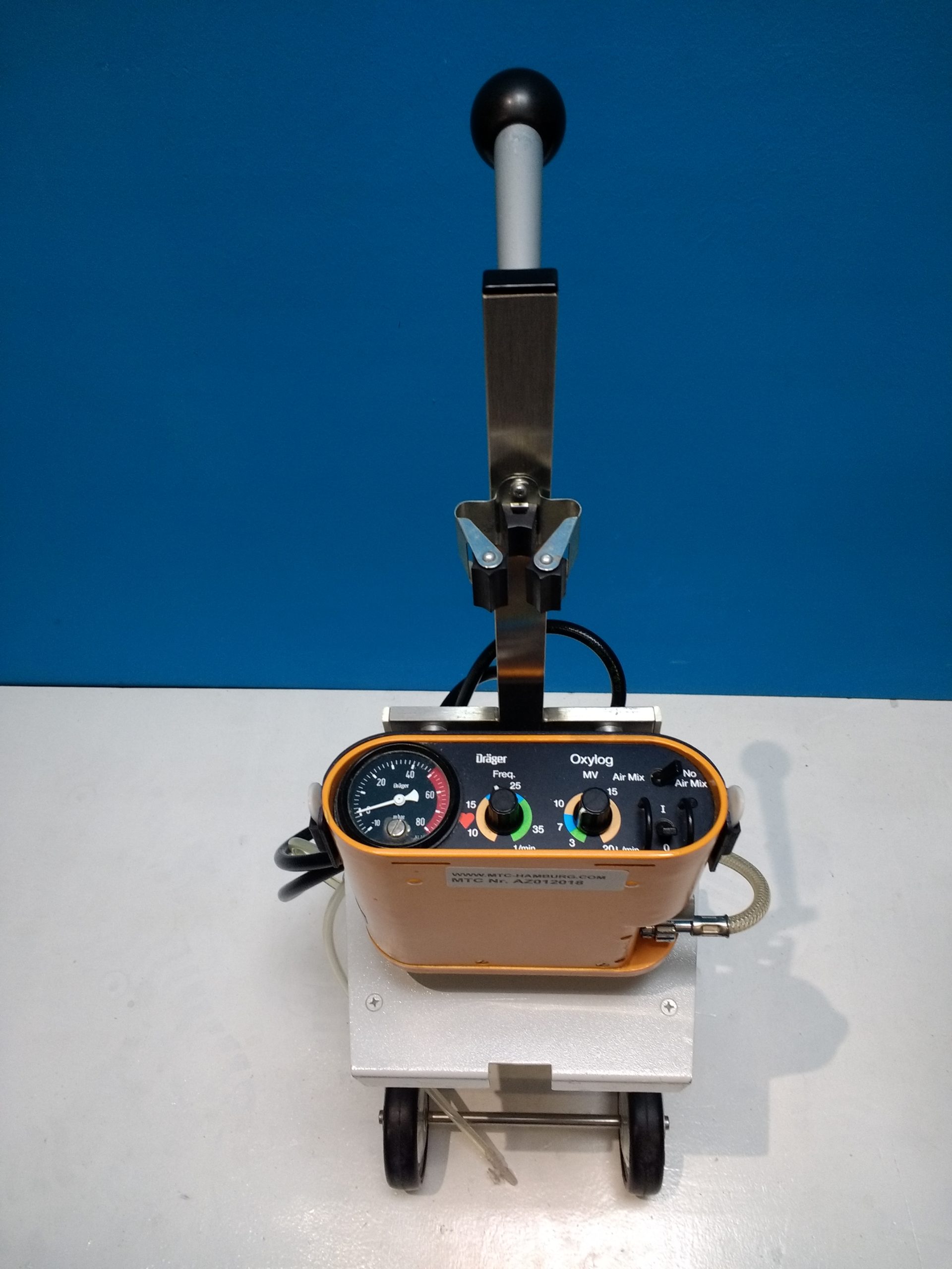 Dräger Oxylog Beatmungsgerät, NotfallBeatmungsgerät — image 1 of 9