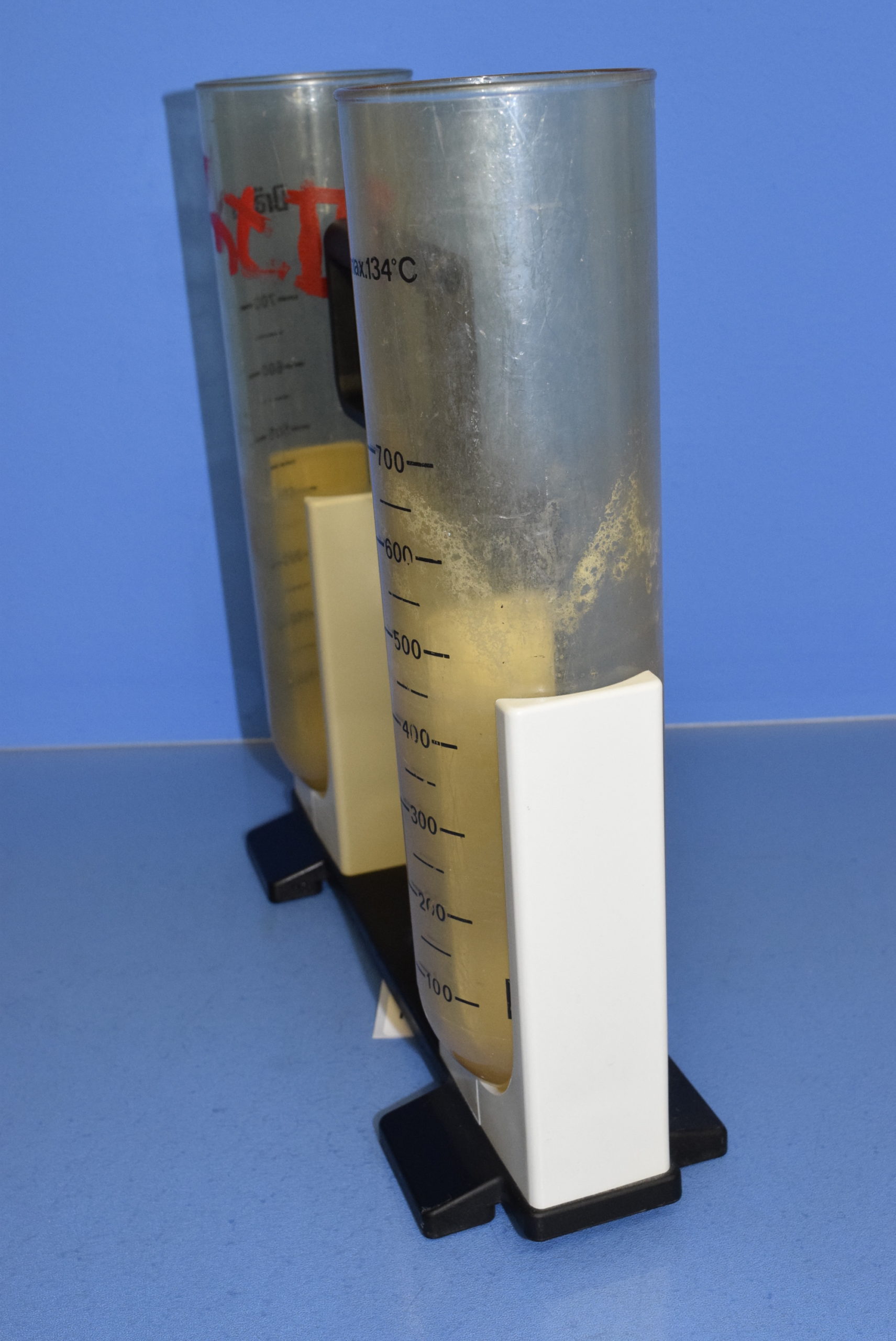 Dräger Sekretbehälter mit Gestell — image 1 of 1