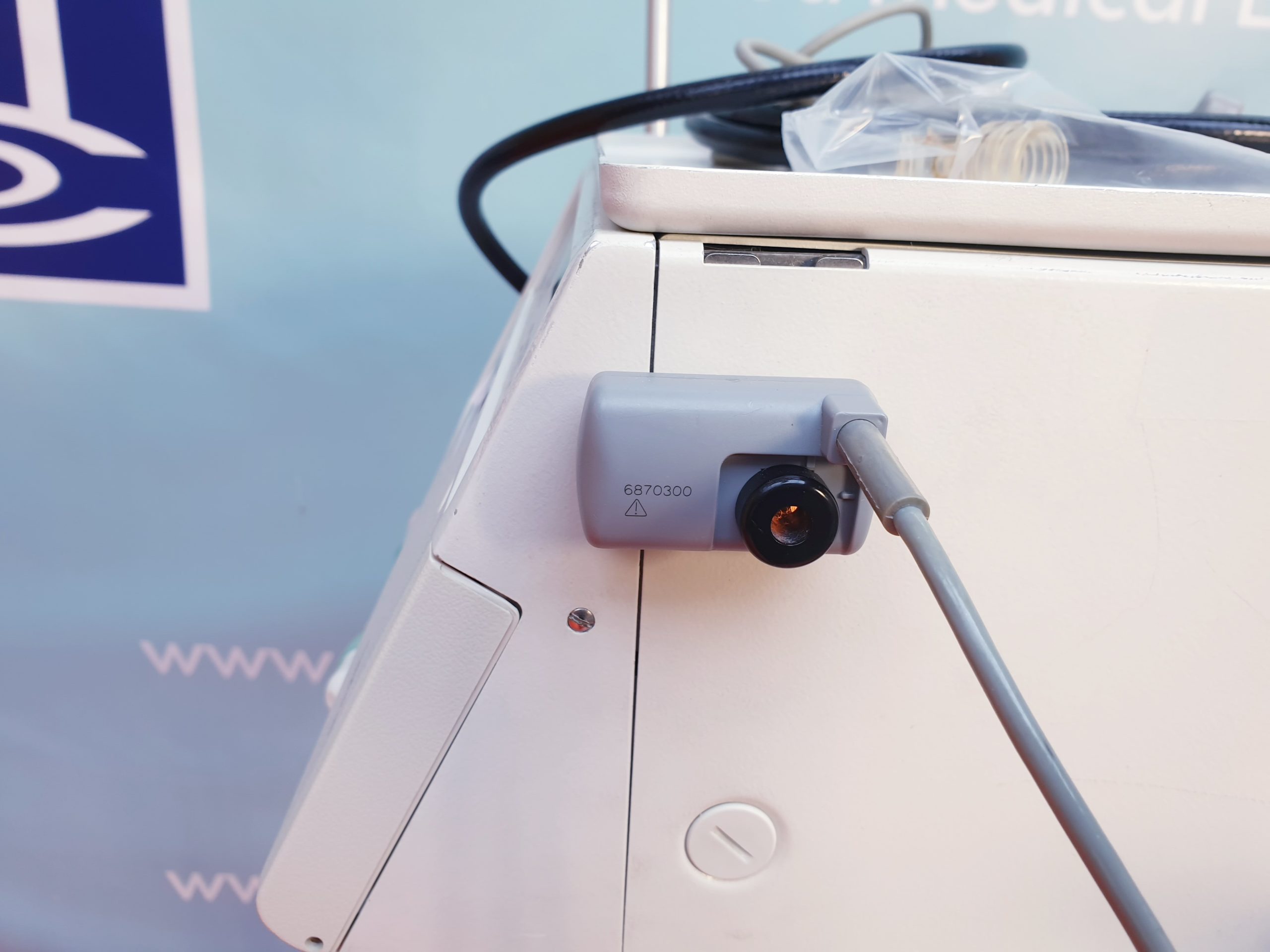 Dräger Evita 2 Cap Beatmungsgerät mit CO2 Sensor — image 1 of 3