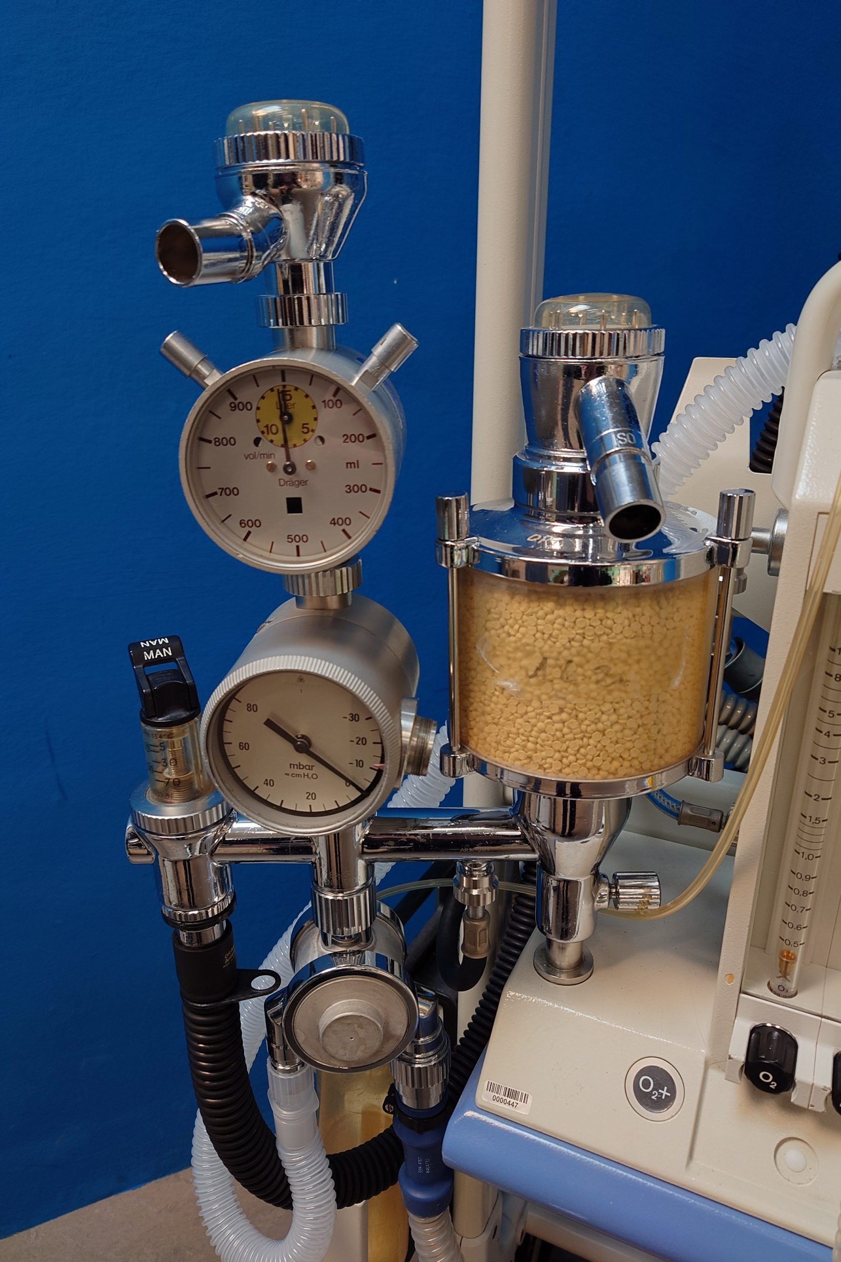 Dräger – Draeger Titus mit Ventilog 2 – Kreisteil – Barolog – Volumeter – auf Fahrbarem Gestell — image 1 of 4