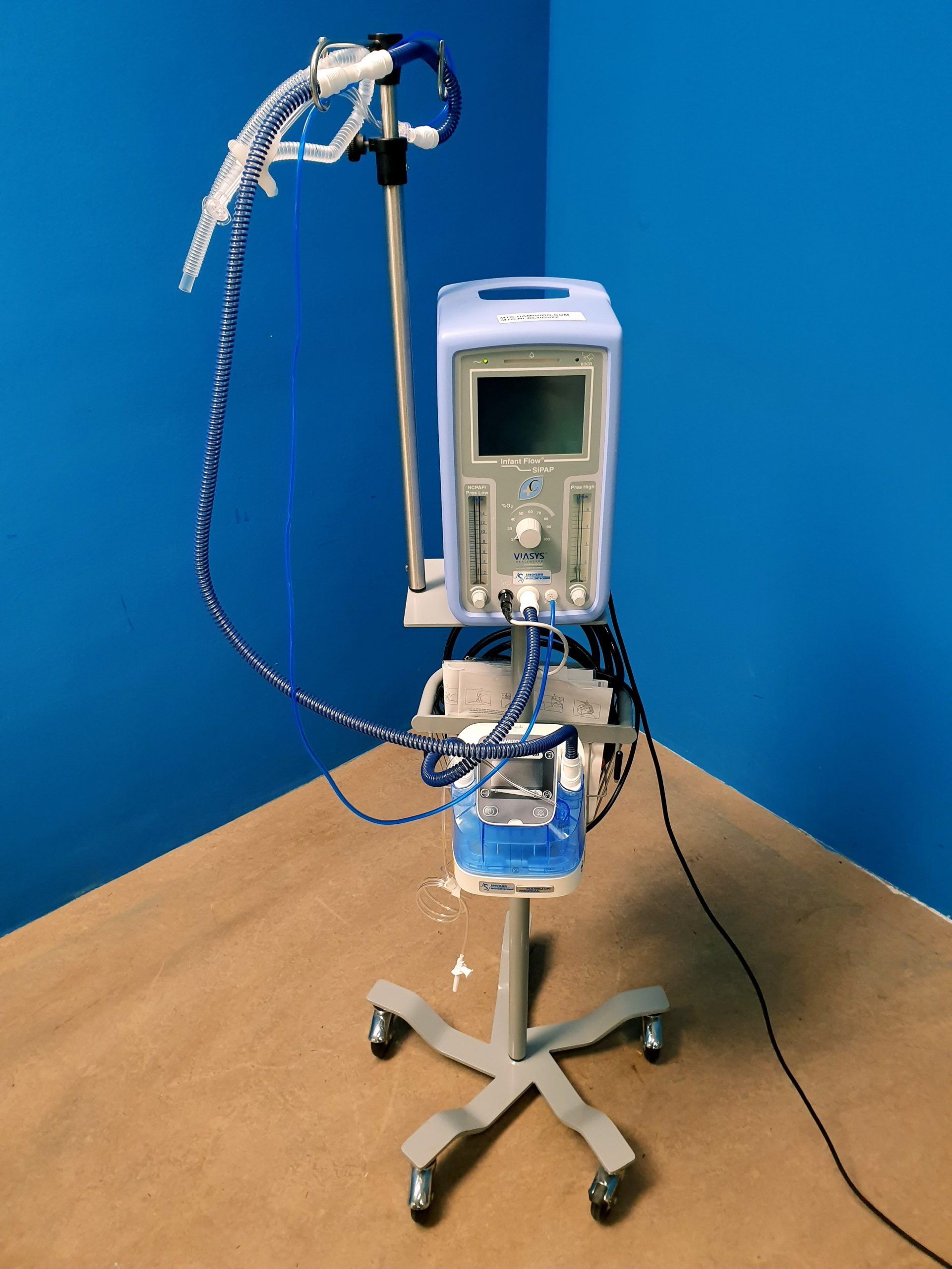 VIASYS HEALTHCARE Infant Flow SIPAP + Hamilton-H900 Entfeuchter — image 1 of 6