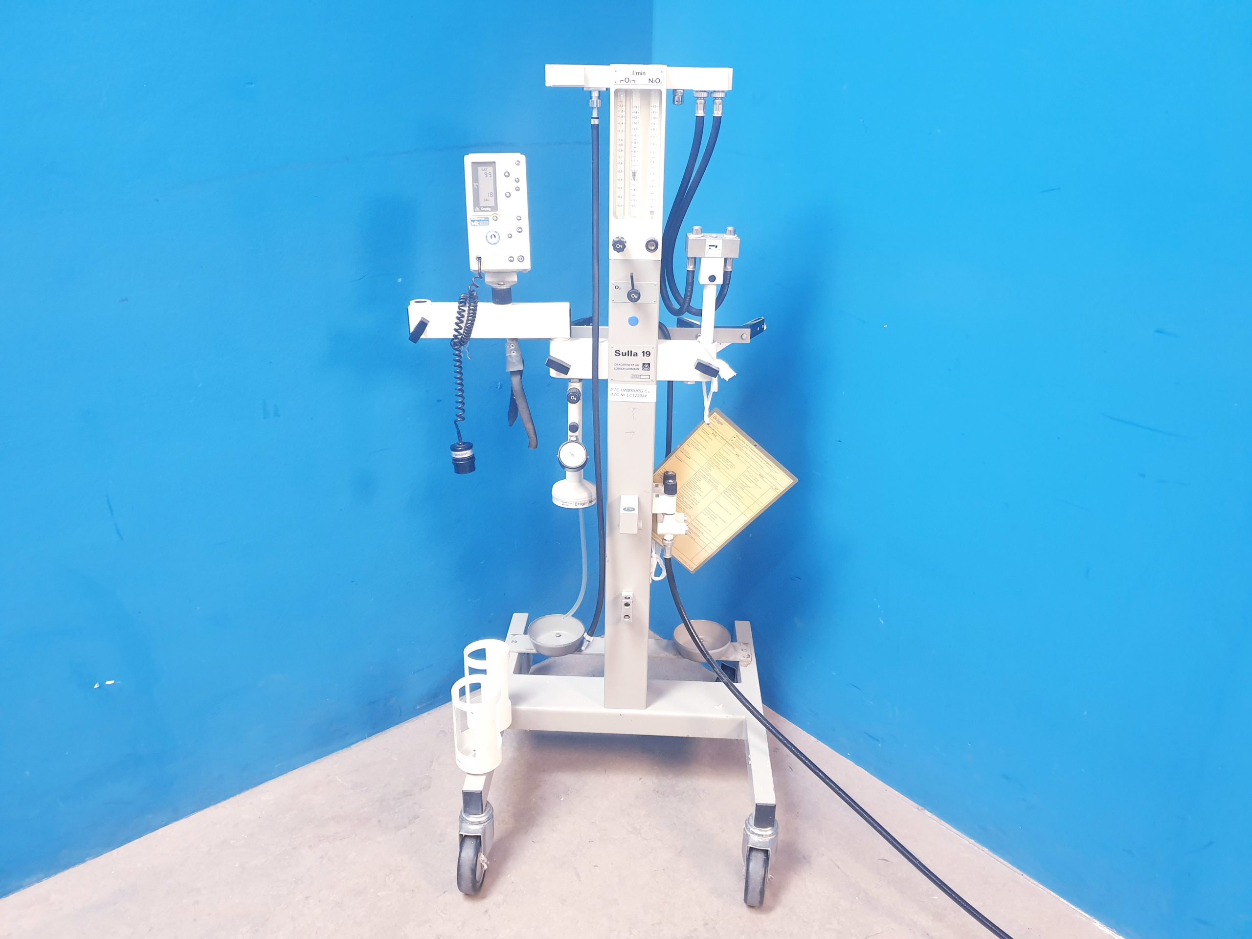 Dräger Draeger Sulla 19 fahrbares Narkosegerät mit Oxydig — image 1 of 8