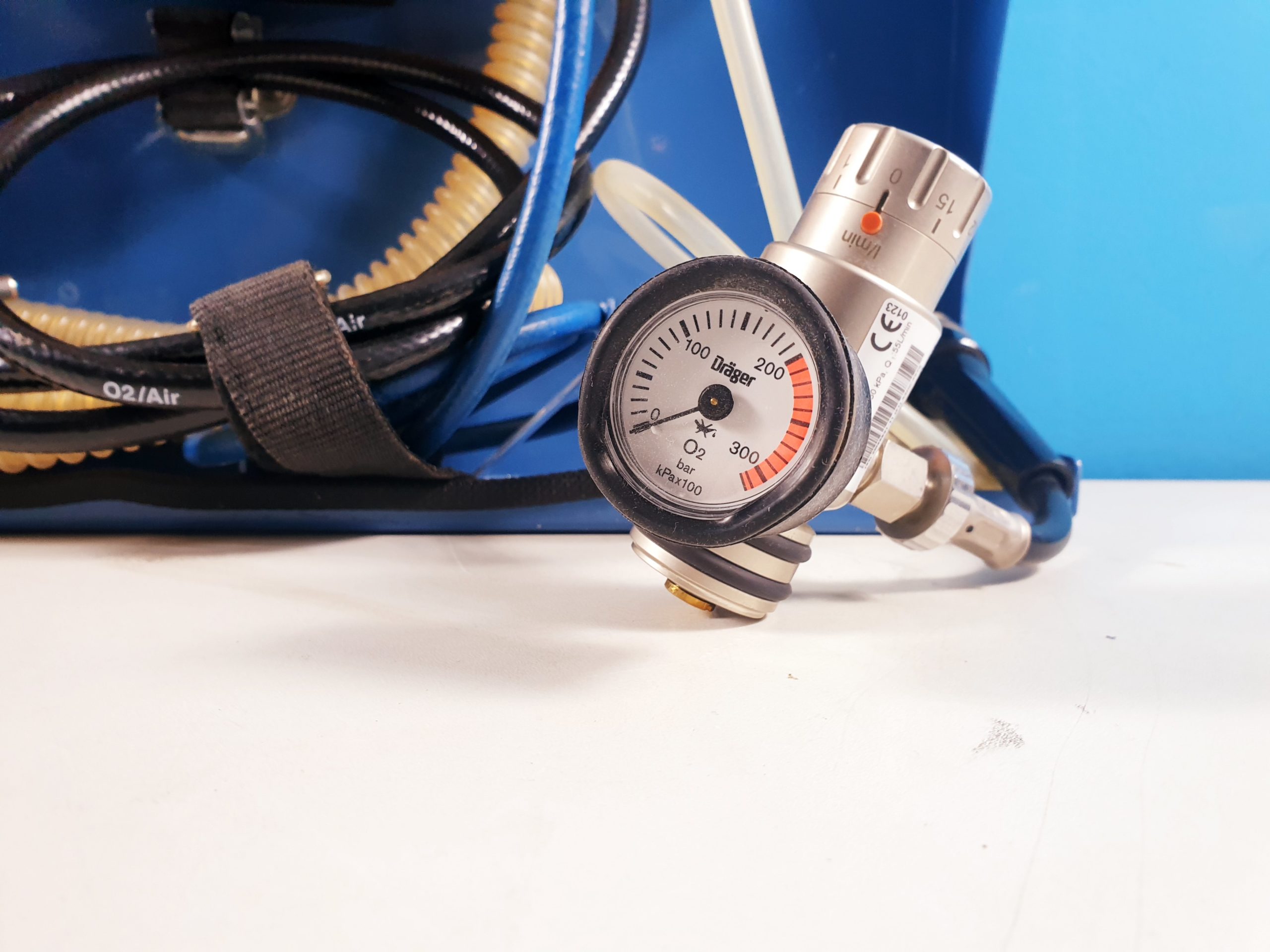 Dräger Oxylog Beatmungsgerät, NotfallBeatmungsgerät – mit , Trage…. — image 1 of 3