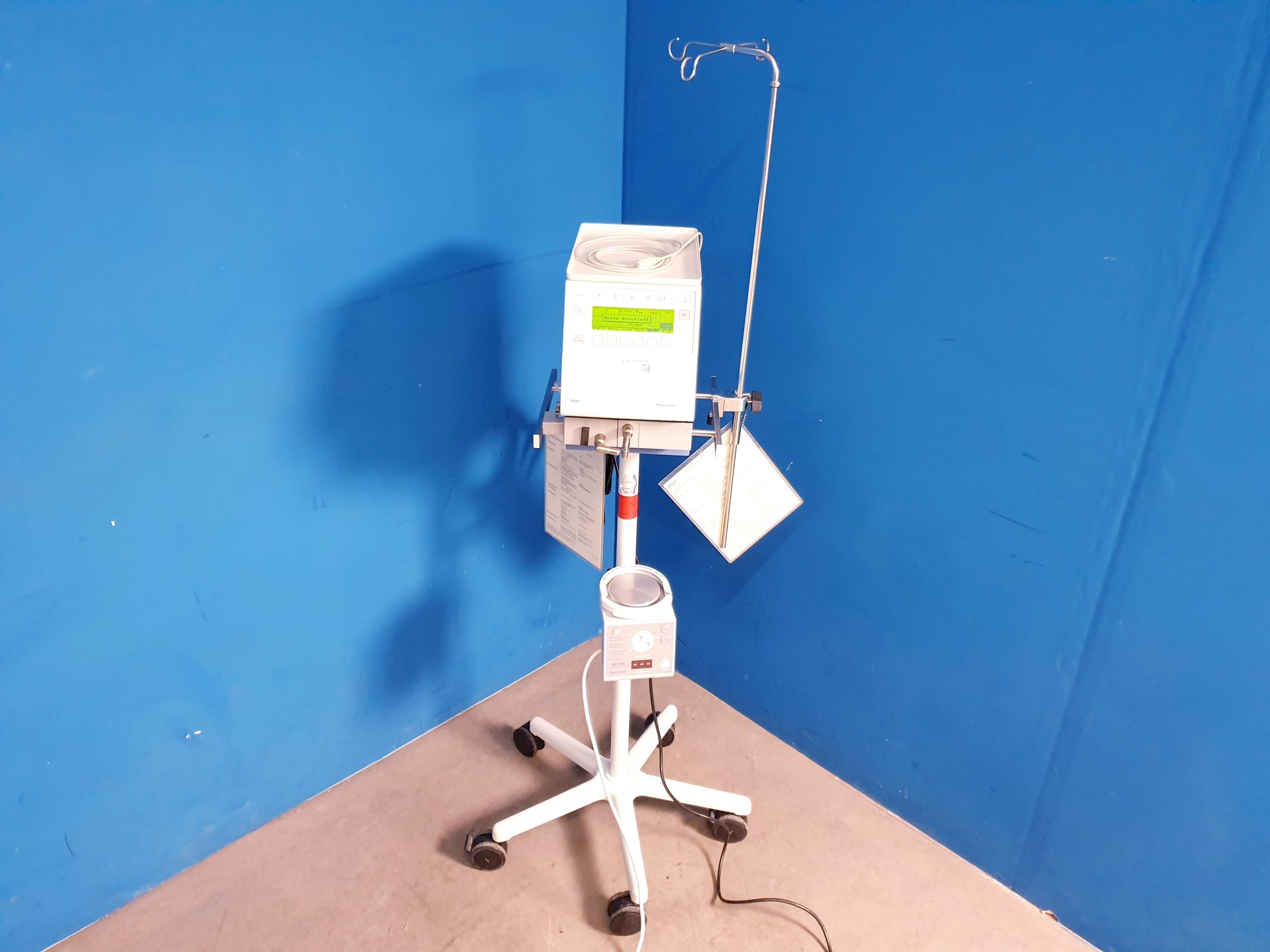 Drager Dräger Babylog 8000 plus – 8000Plus + Fisher Paykel MR700 Entfeuchter — image 1 of 1