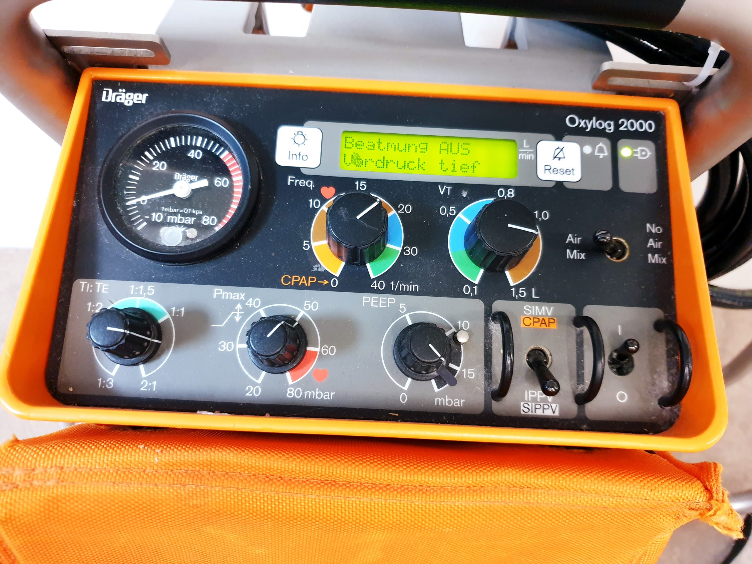 Dräger Draeger Oxylog 2000 Beatmungsgerät Emergency Ventilator mit Netzteil — thumbnail 2