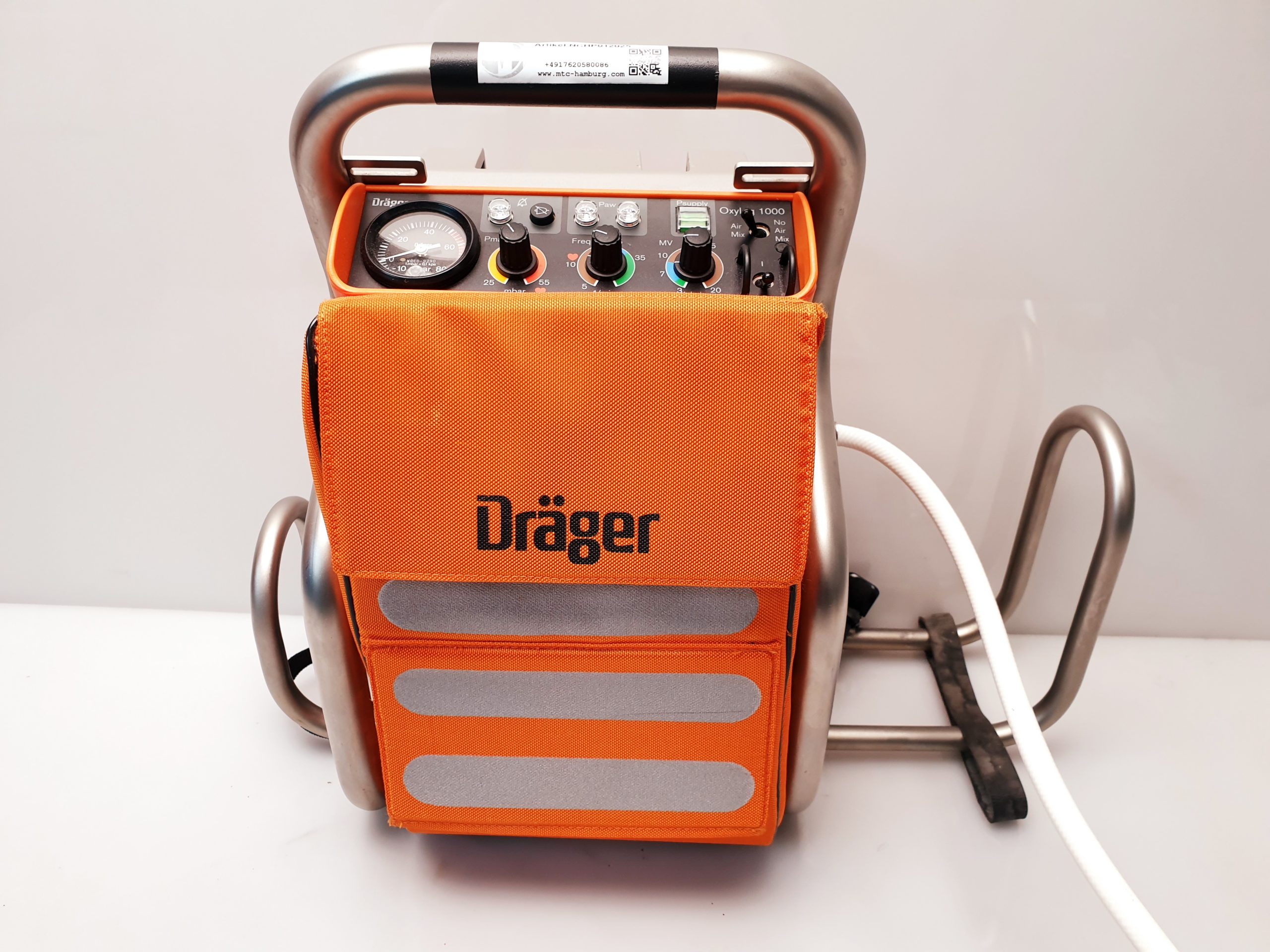 Dräger-Draeger Oxylog 1000 Notfallbeatmungsgerät mit Metallhalterung — image 1 of 6