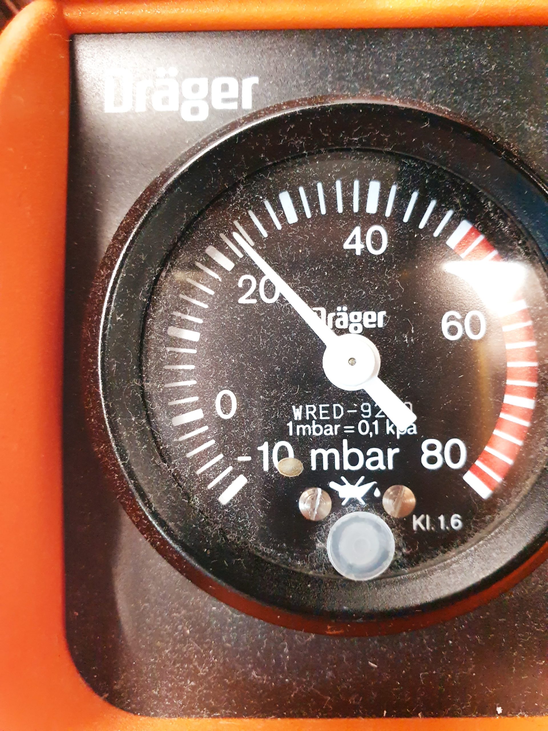 Dräger-Draeger Oxylog 1000 Notfallbeatmungsgerät mit Metallhalterung thumbnail 2