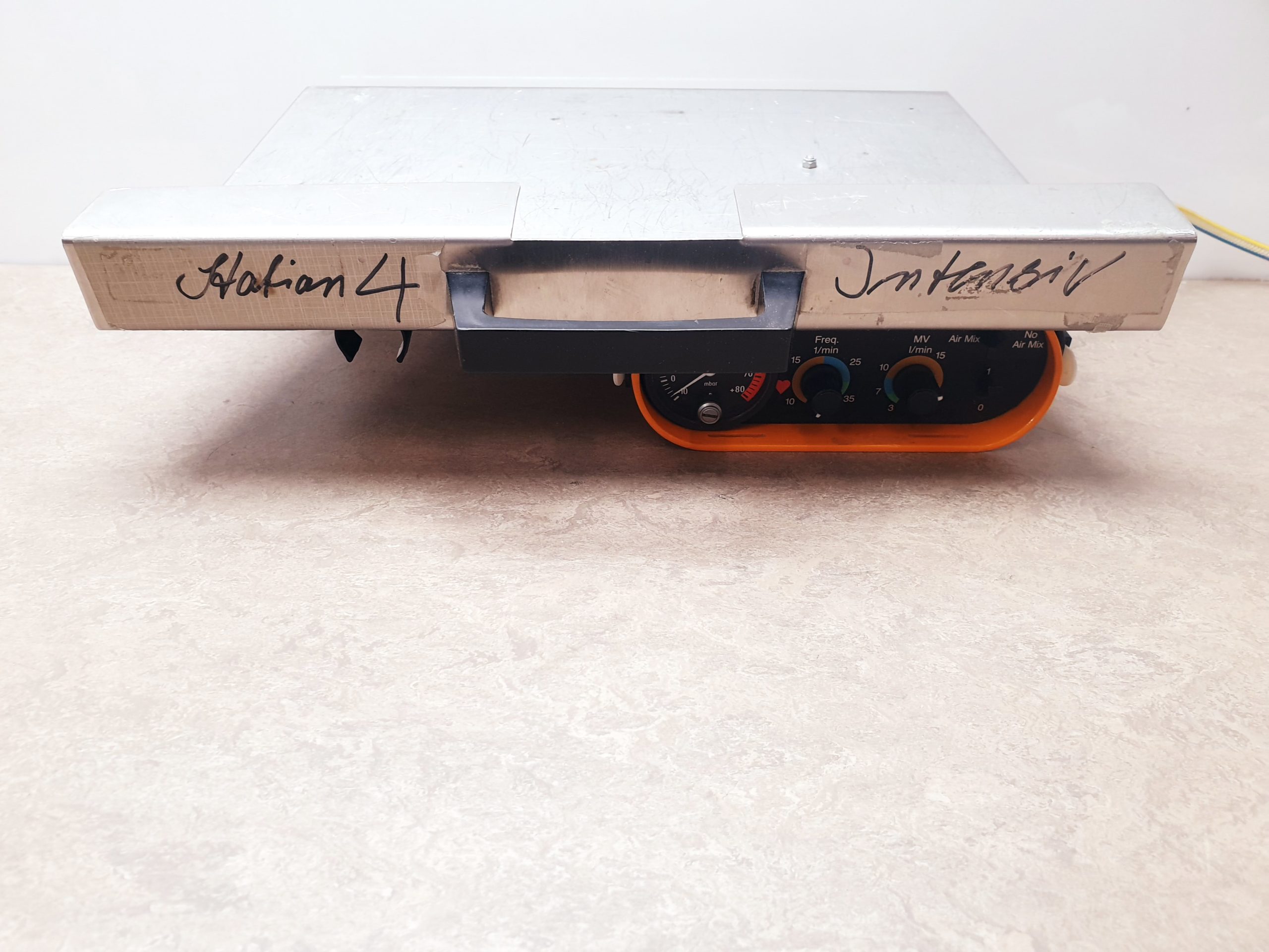 Dräger Oxylog mit Trägerplatte — image 1 of 7