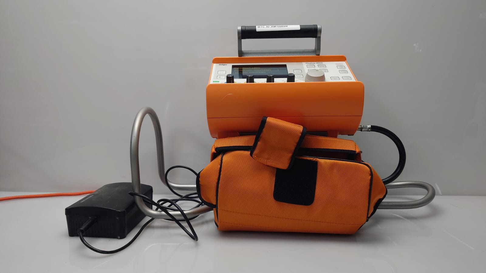 Draeger Dräger Oyxlog 3000 + Tragegestell und Netzteil — image 1 of 16