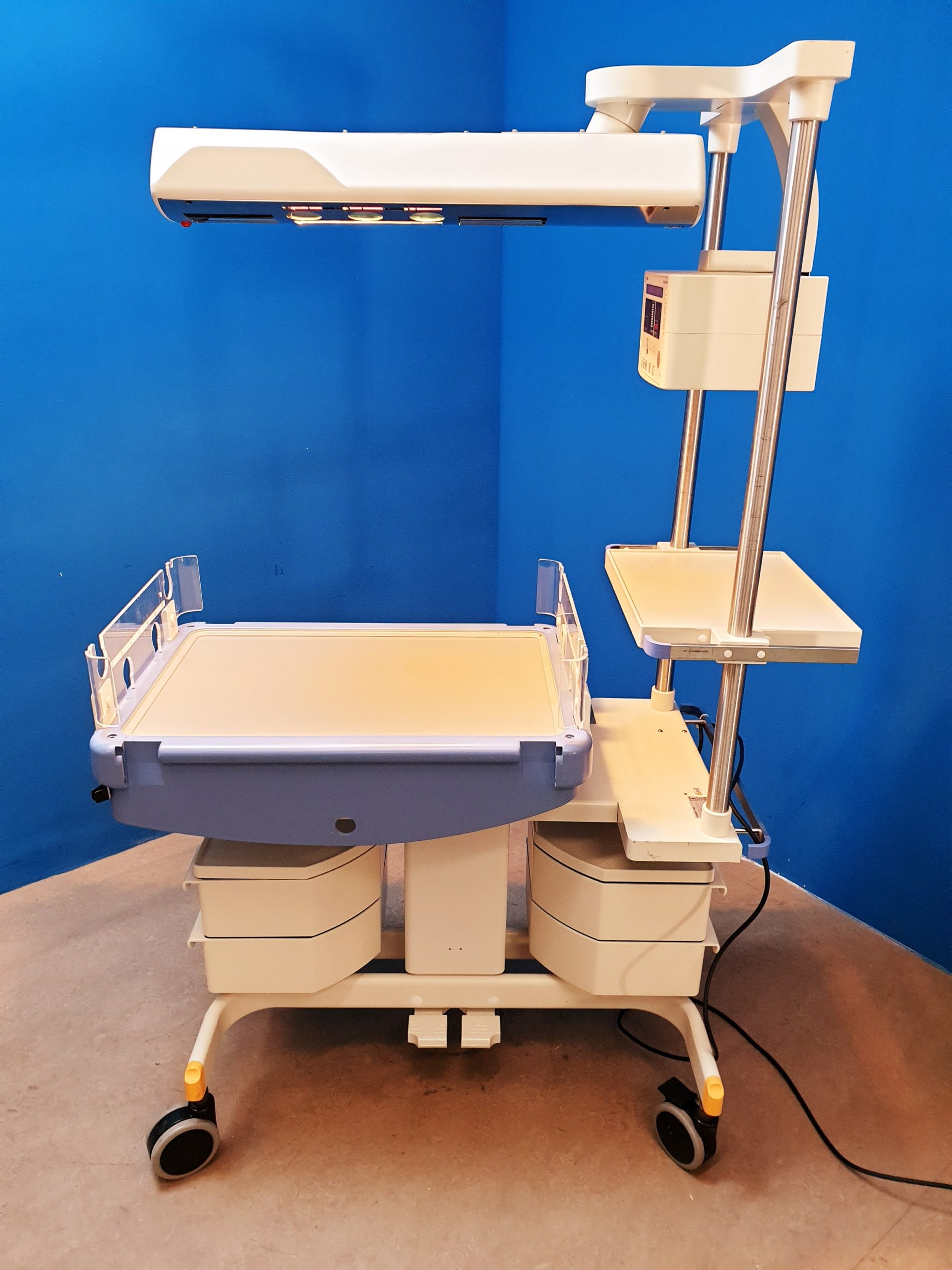 Babytherm 8000 + Babytherm 8010 Wärmebett / Inkubator / Säuglingswärmesystem — image 1 of 8