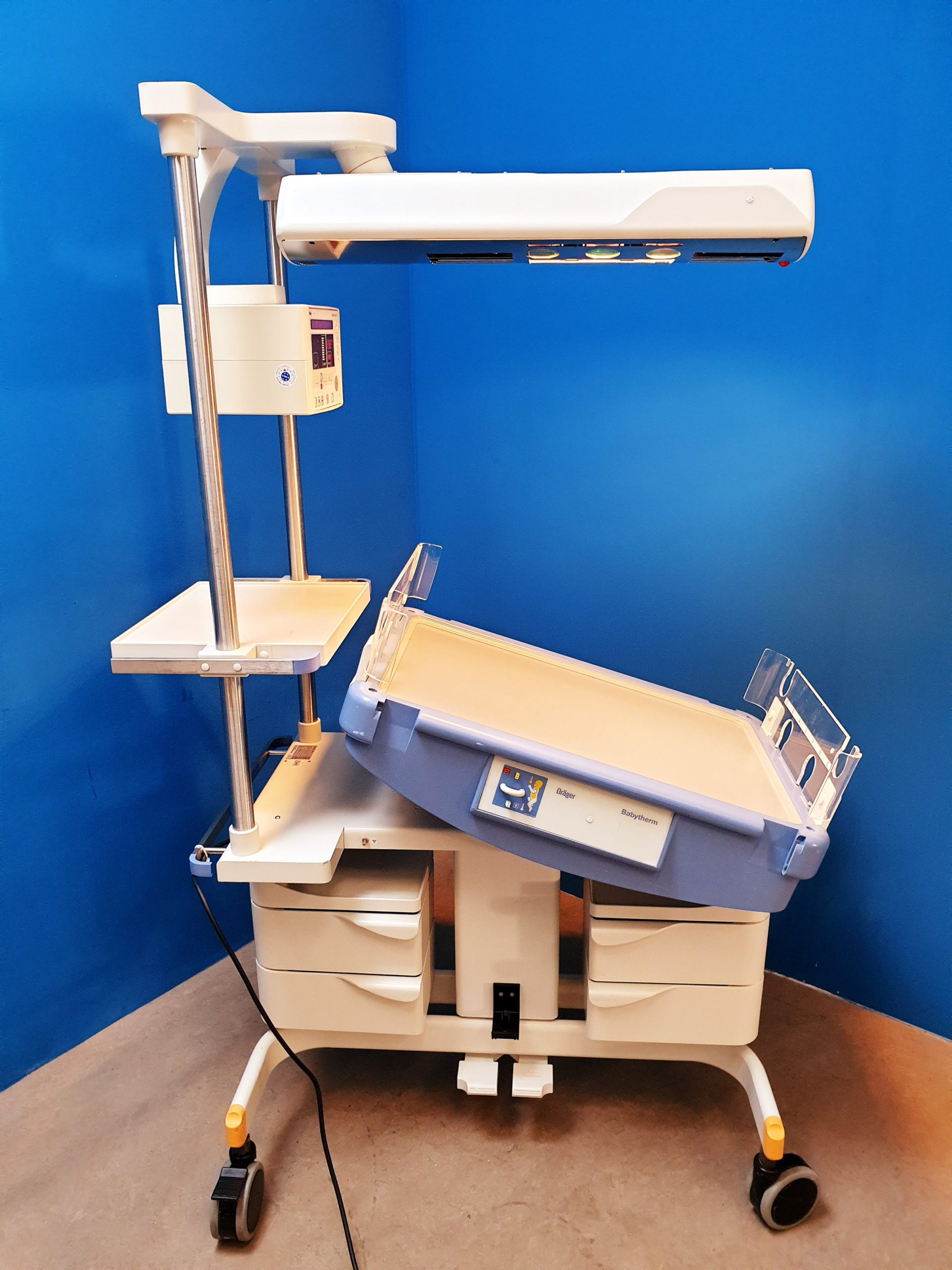 Babytherm 8000 + Babytherm 8010 Wärmebett / Inkubator / Säuglingswärmesystem thumbnail 2