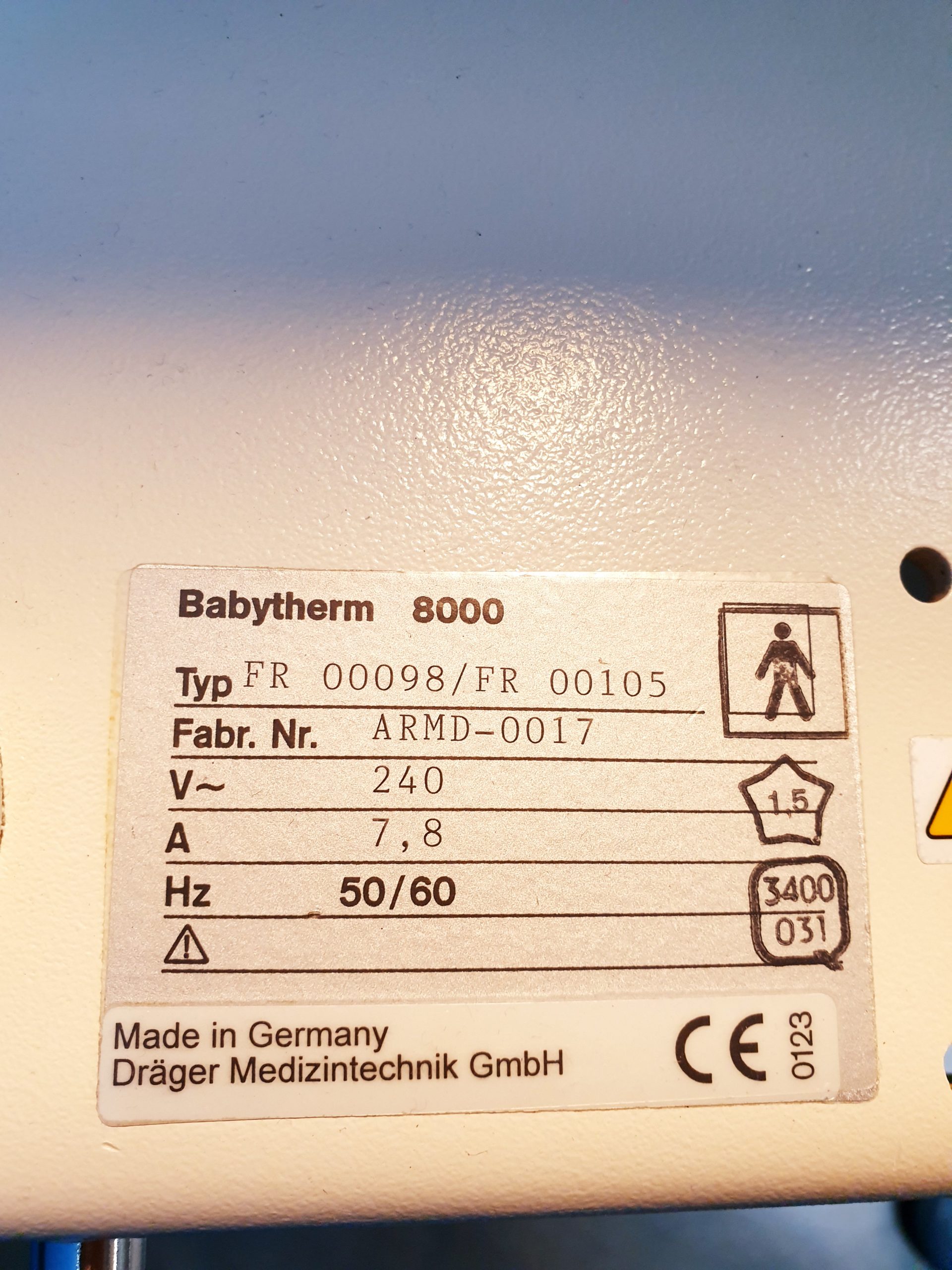 Babytherm 8000 + Babytherm 8010 Wärmebett / Inkubator / Säuglingswärmesystem thumbnail 3
