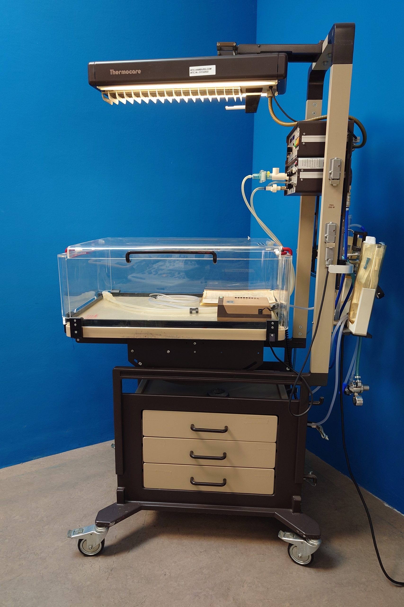 Weyer Variotherm Ceramotherm Säuglings-Reanimations und Intensivpflegeeinheit mit Strahler Reanimat m und Variotherm — image 1 of 5