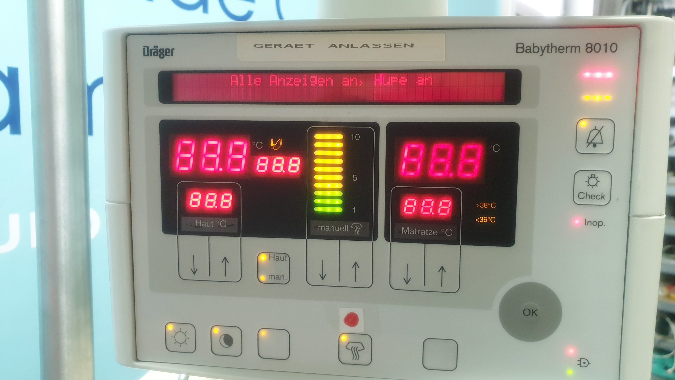 Dräger // Draeger Babytherm 8010 + Babylog 2 Beatmungsgerät + Oxydig — image 1 of 4