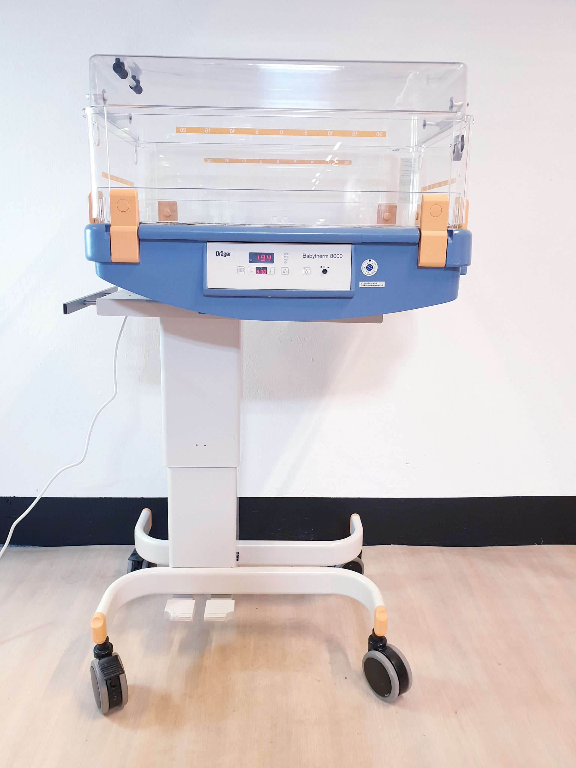 Dräger // Draeger Babytherm 8000 Brutkasten // Wärmebettchen, Überwachungseinheit … — image 1 of 5
