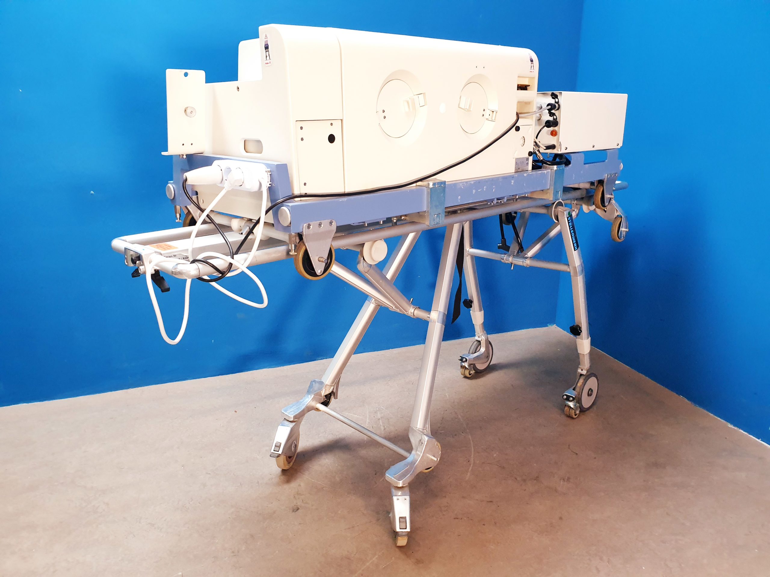 Dräger Draeger Transport Incubator // Transportinkubator 5400 + Babylog 2000 Beatmungsgerät auf fahrbarem Gestell thumbnail 7