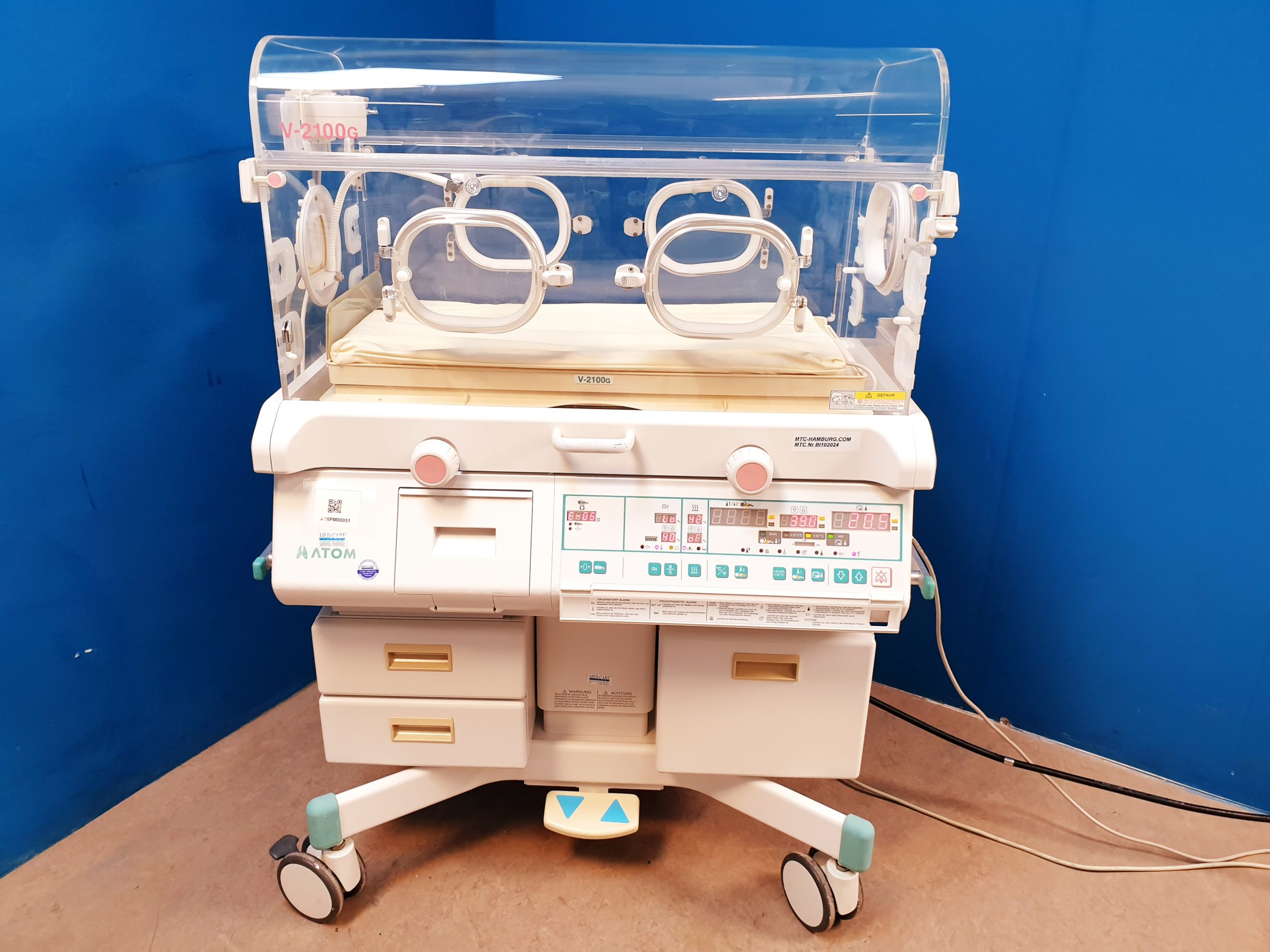 ATOM V-2100G1 Infant Incubator // Inkubator thumbnail 3