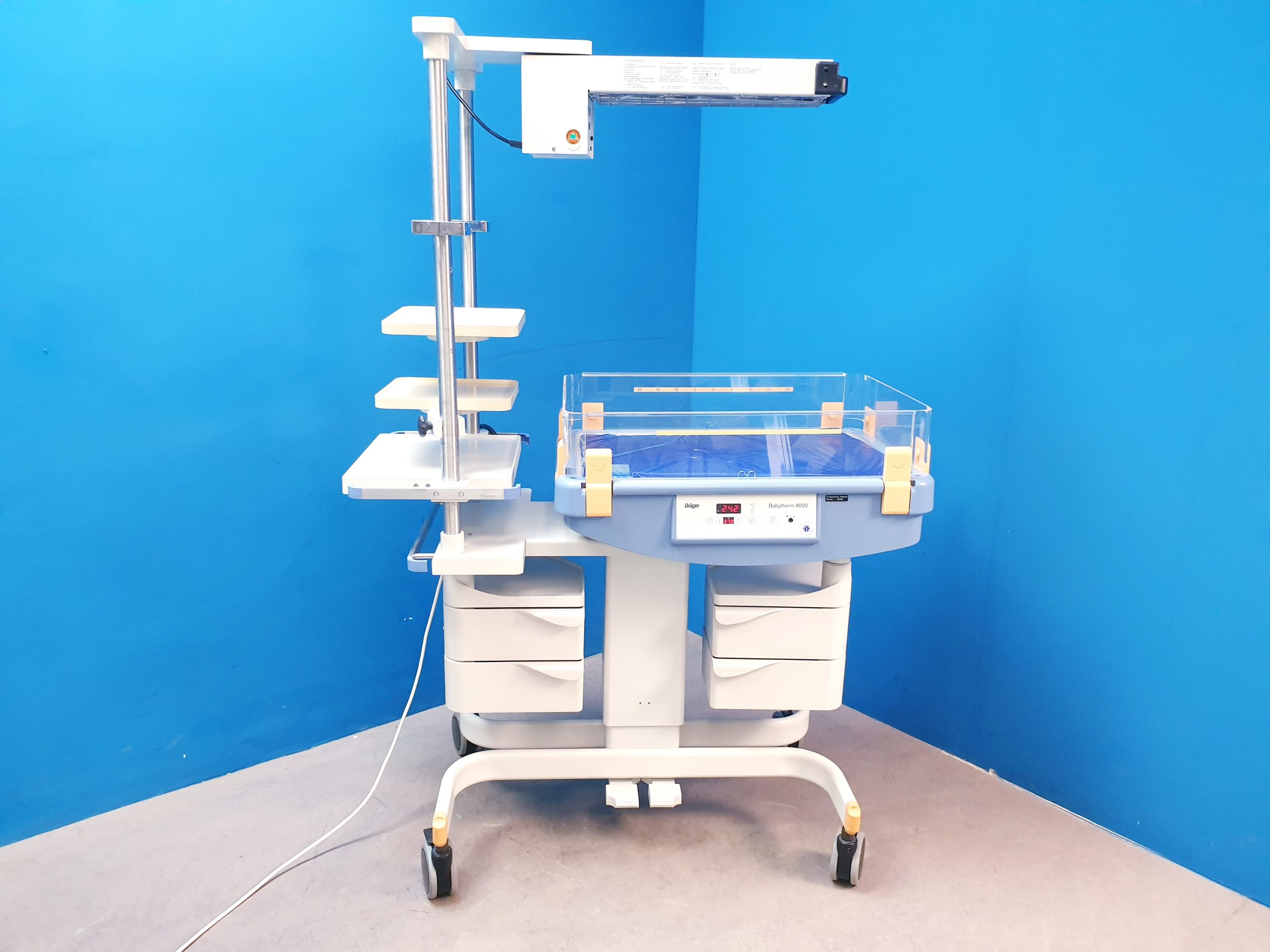 Dräger Babytherm 8000 fahrbare Reanimationseinheit für Neugeborene mit Wärmestrahler thumbnail 2