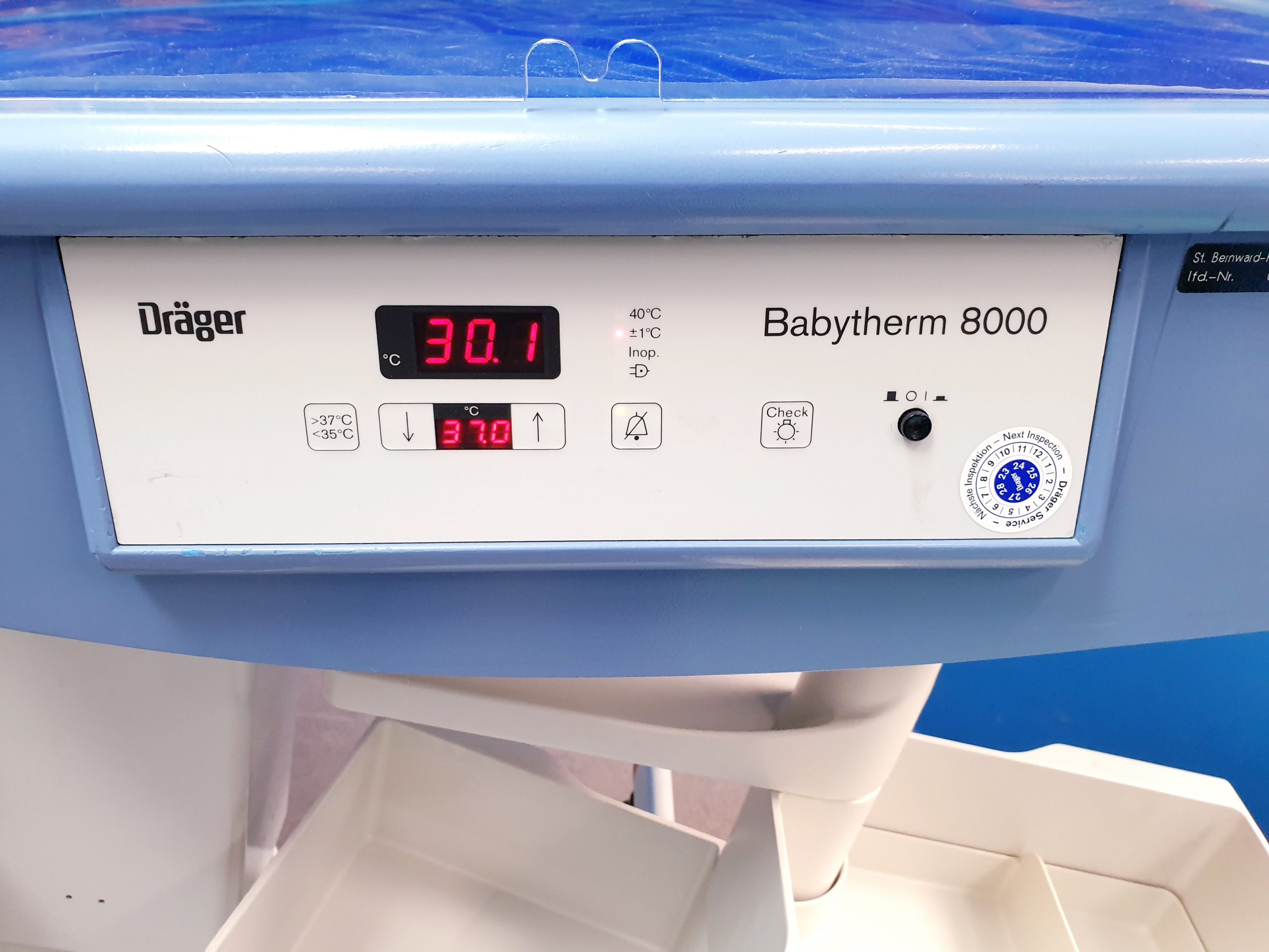 Dräger Babytherm 8000 fahrbare Reanimationseinheit für Neugeborene mit Wärmestrahler thumbnail 14