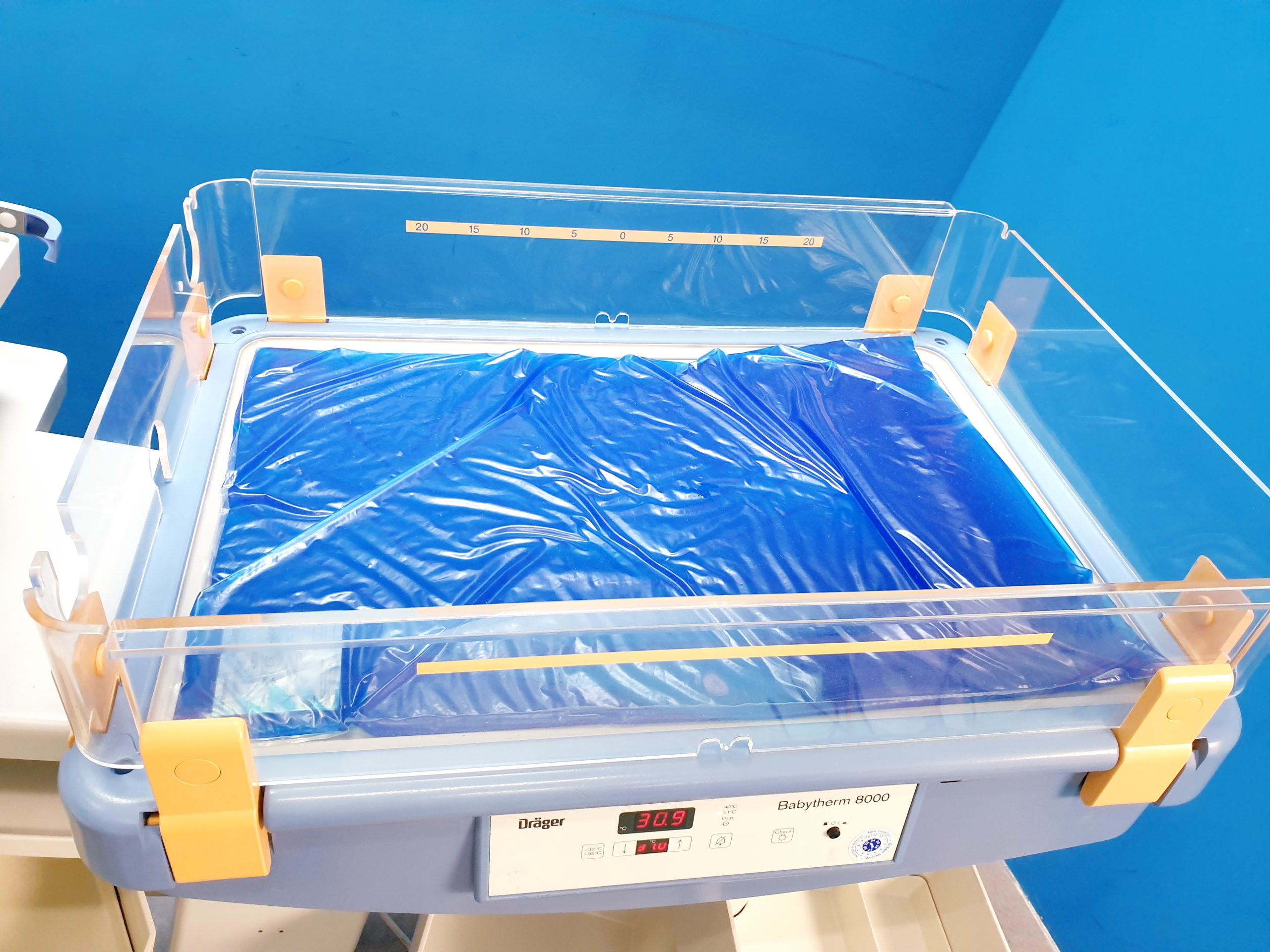 Dräger Babytherm 8000 fahrbare Reanimationseinheit für Neugeborene mit Wärmestrahler thumbnail 18