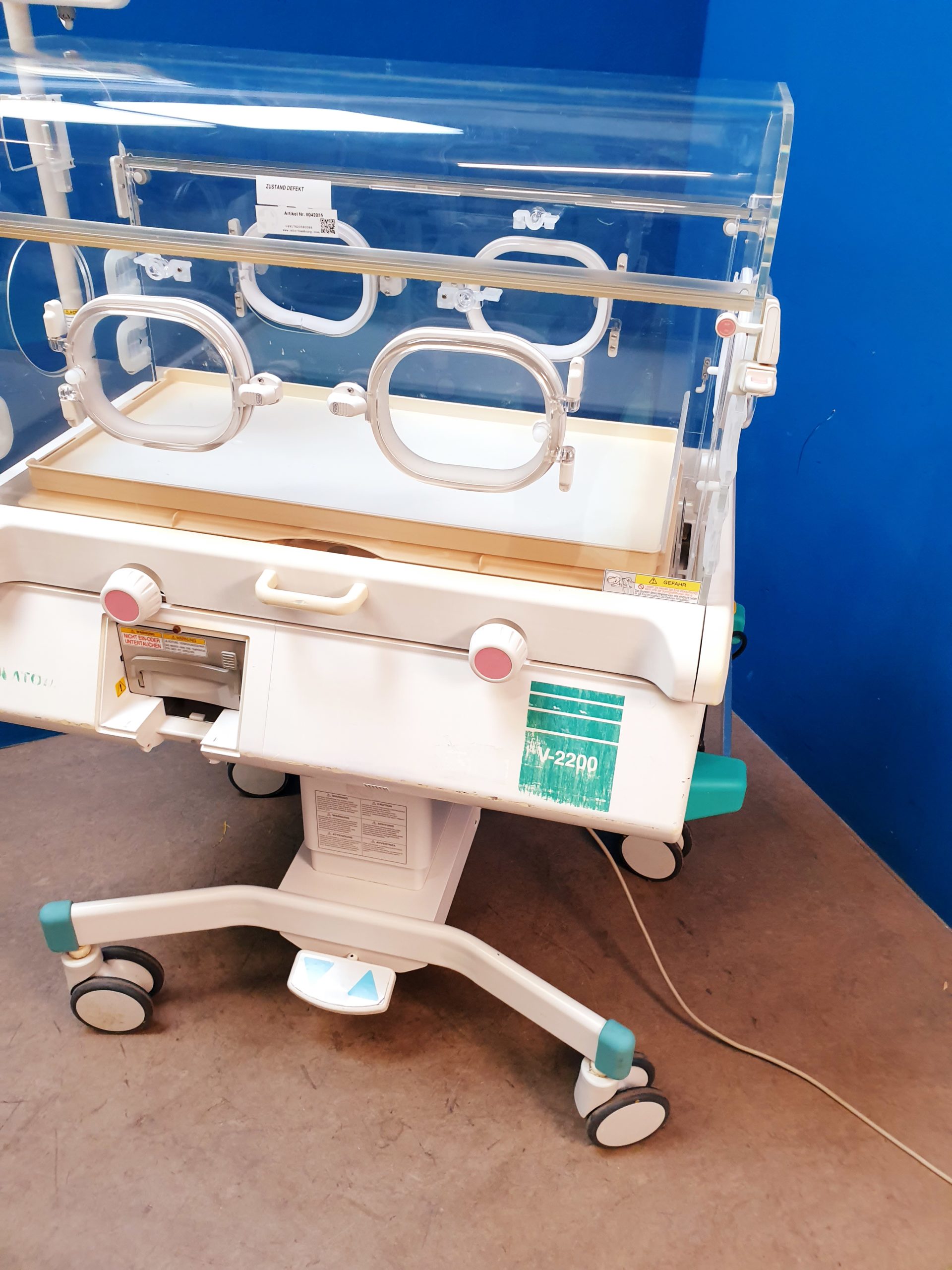 ATOM V-2200 Infant Incubator Inkubator thumbnail 2