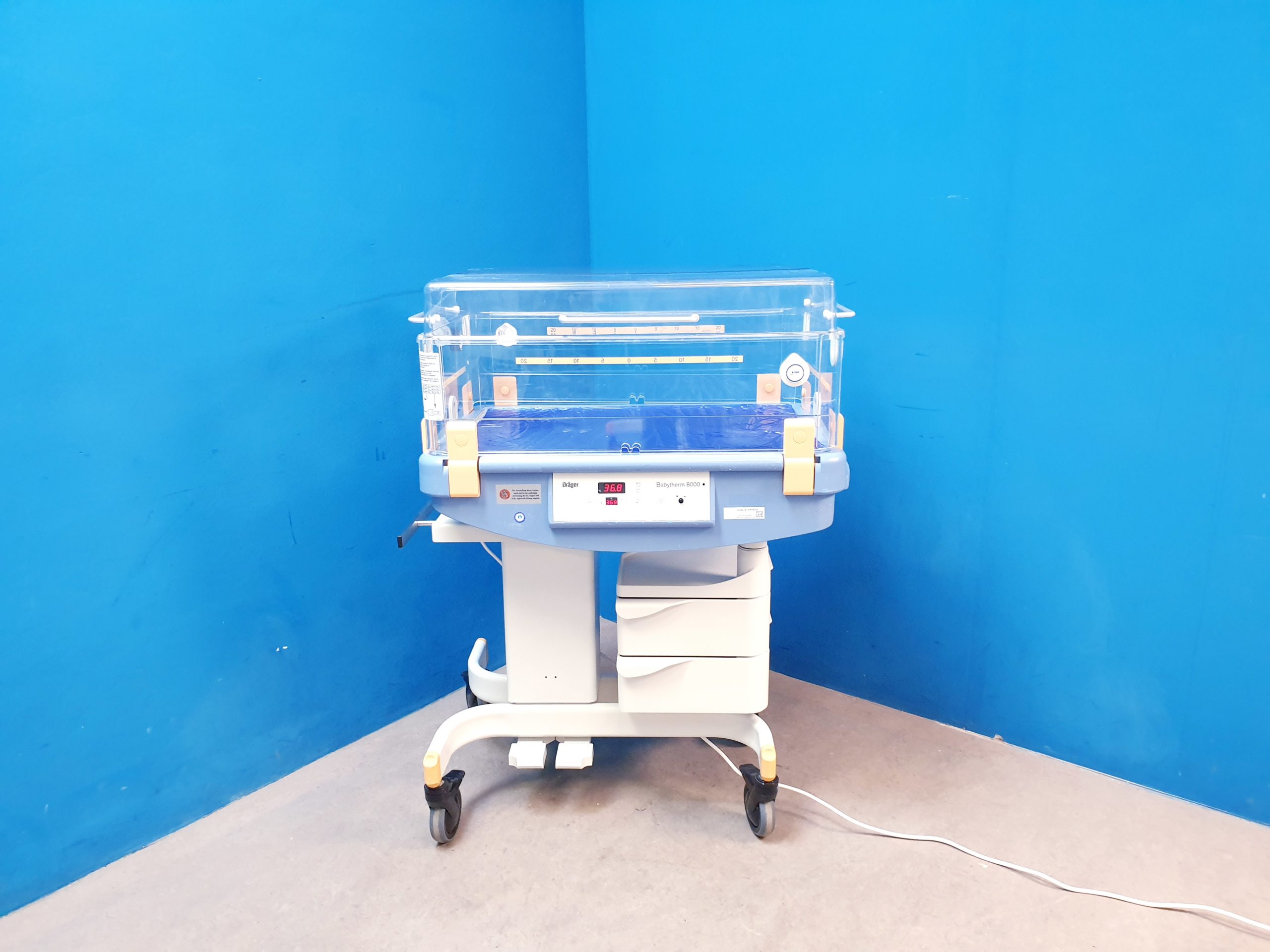 Dräger Draeger Babytherm 8000 Brutkasten Wärmebettchen, Überwachungseinheit — image 1 of 15