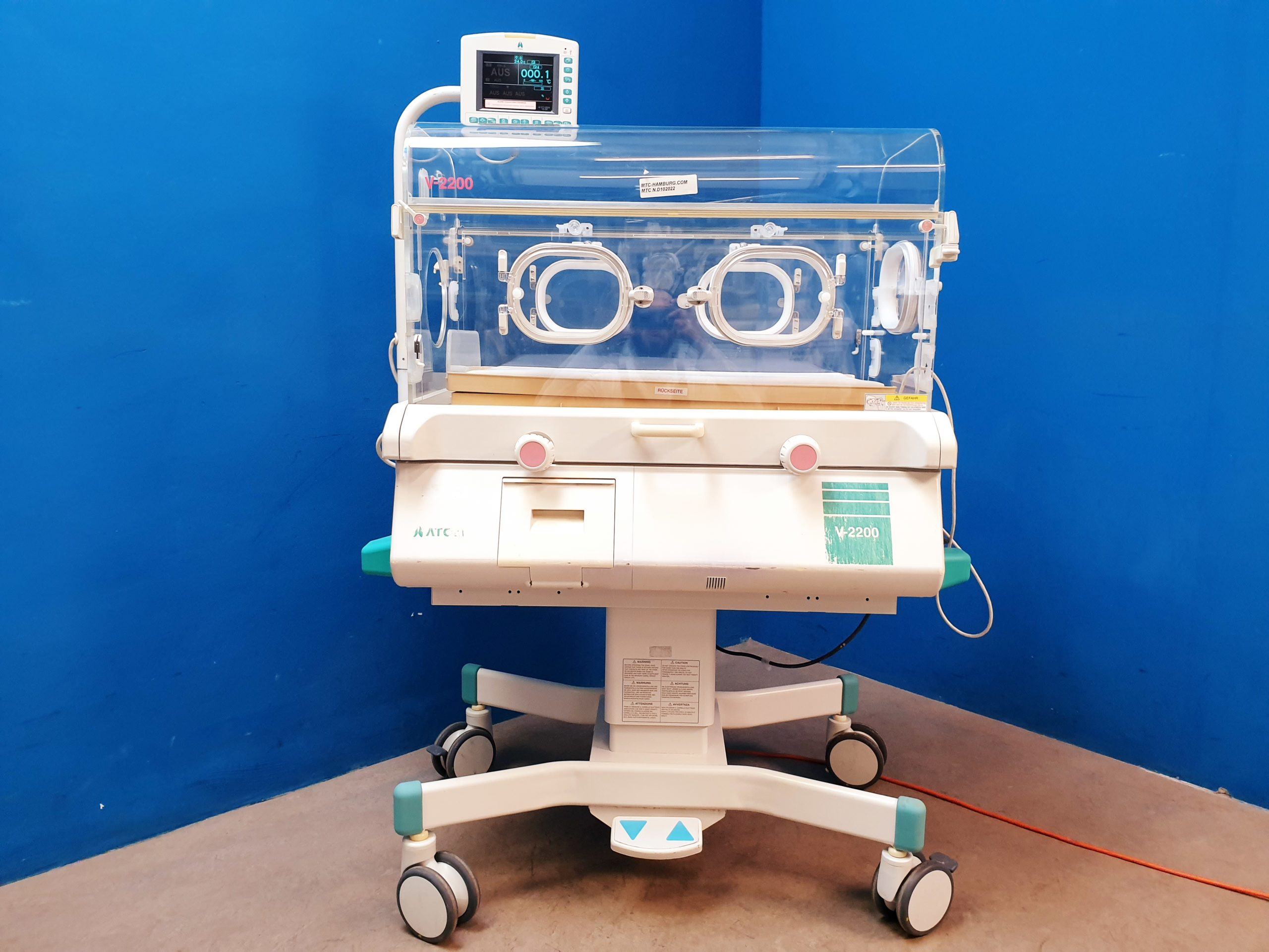 ATOM V-2200 Infant Incubator – Inkubator — image 1 of 14