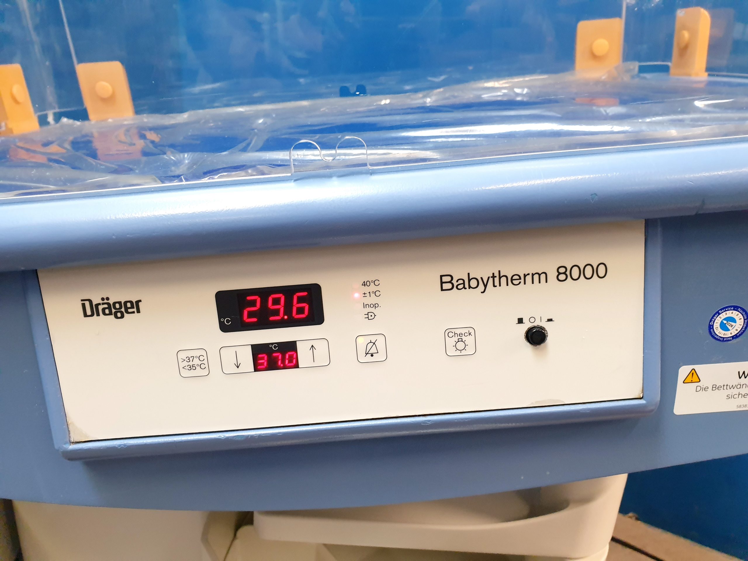 Dräger Babytherm 8000, fahrbare Reanimationseinheit für Neugeborene mit Wärmestrahler thumbnail 5