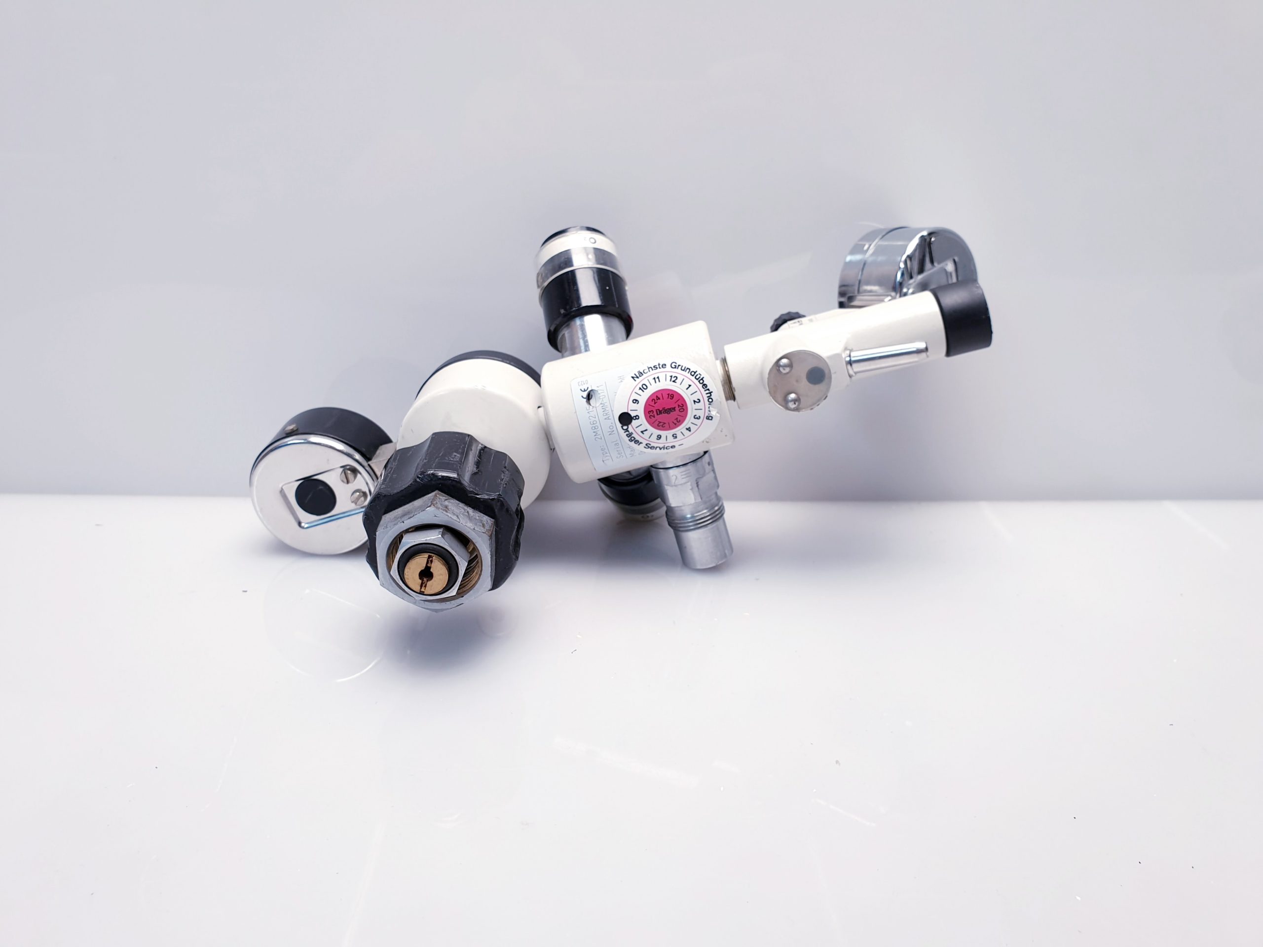 Draeger – Dräger 2M86210 Druckminderer Verteiler 2x Anschlüsse + 2x Brometer thumbnail 5