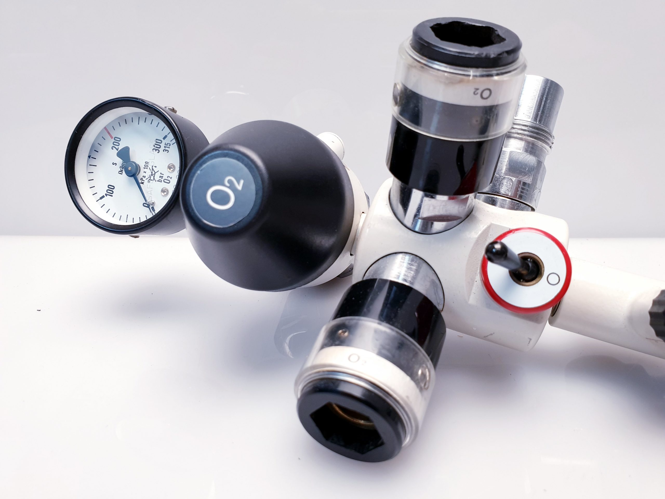 Draeger – Dräger 2M86210 Druckminderer Verteiler 2x Anschlüsse + 2x Brometer thumbnail 7