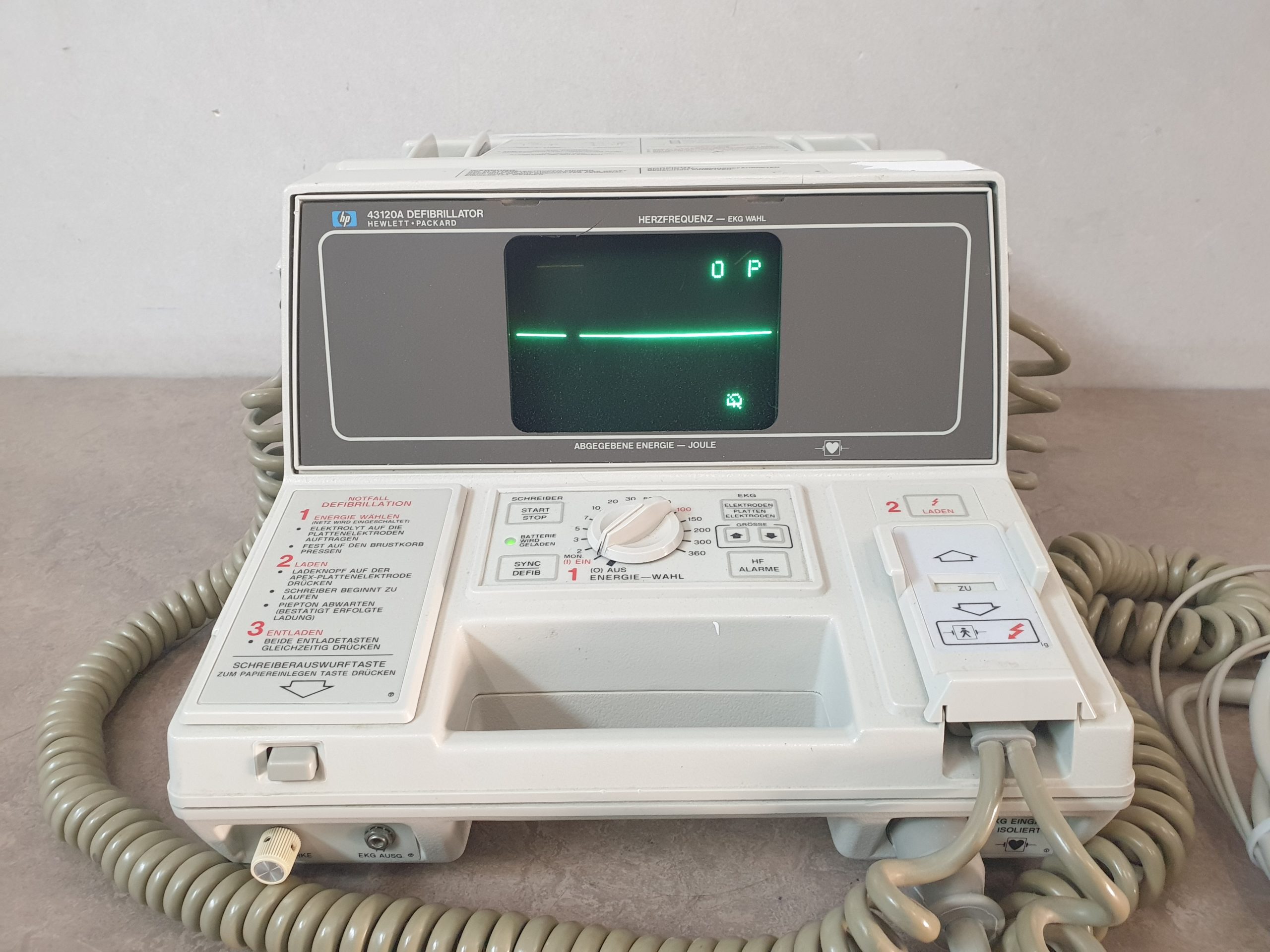 HP 43120A Defi Defibrillator 360 Joule + EKG Anschluss thumbnail 4