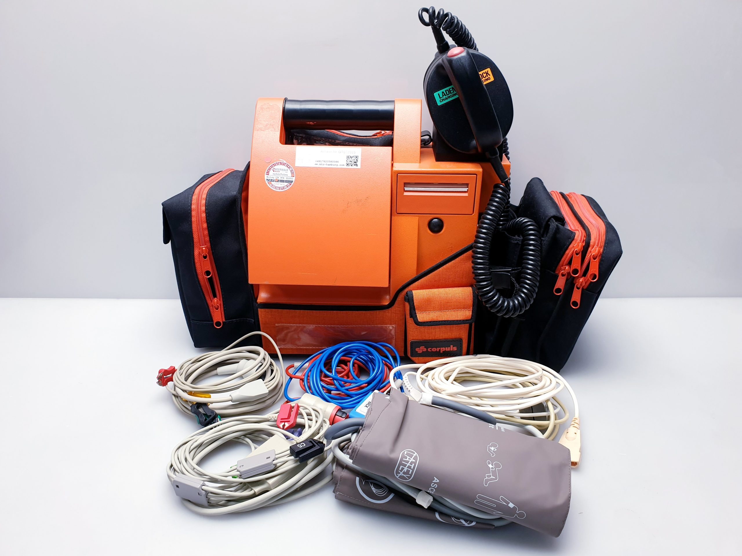CORPULS 0816 Defibrillator thumbnail 2